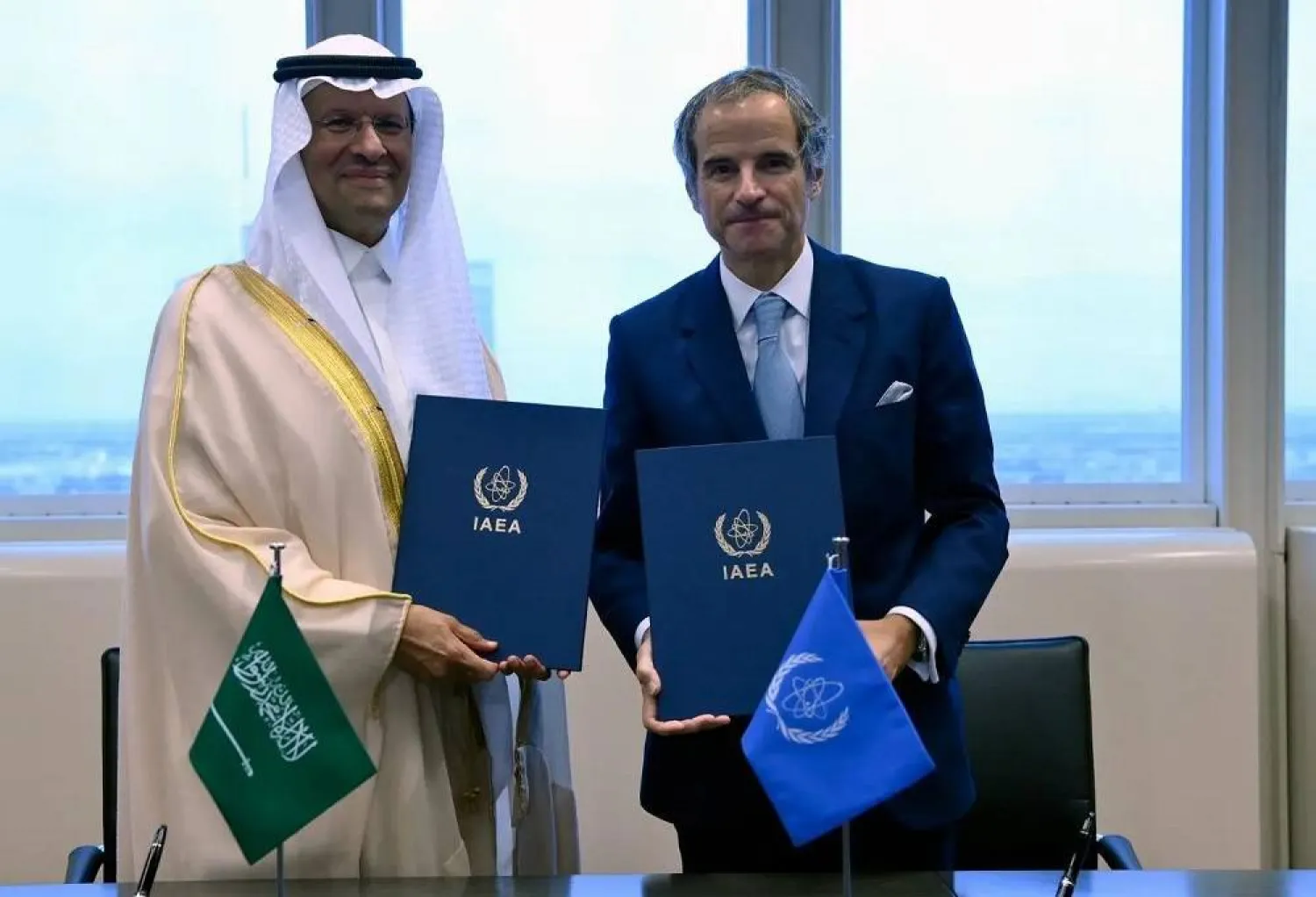 Saudi Minister of Energy Prince Abdulaziz bin Salman bin Abdulaziz and IAEA Director Genera Rafael Grossi during the signing ceremony. (SPA) 