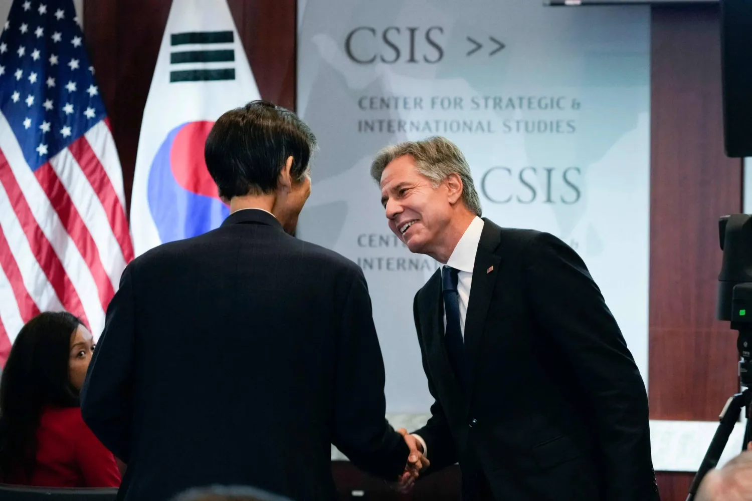 بلينكن قبيل إلقاء كلمته في مركز الدراسات الاستراتيجية والدولية في واشنطن العاصمة (أ.ف.ب)