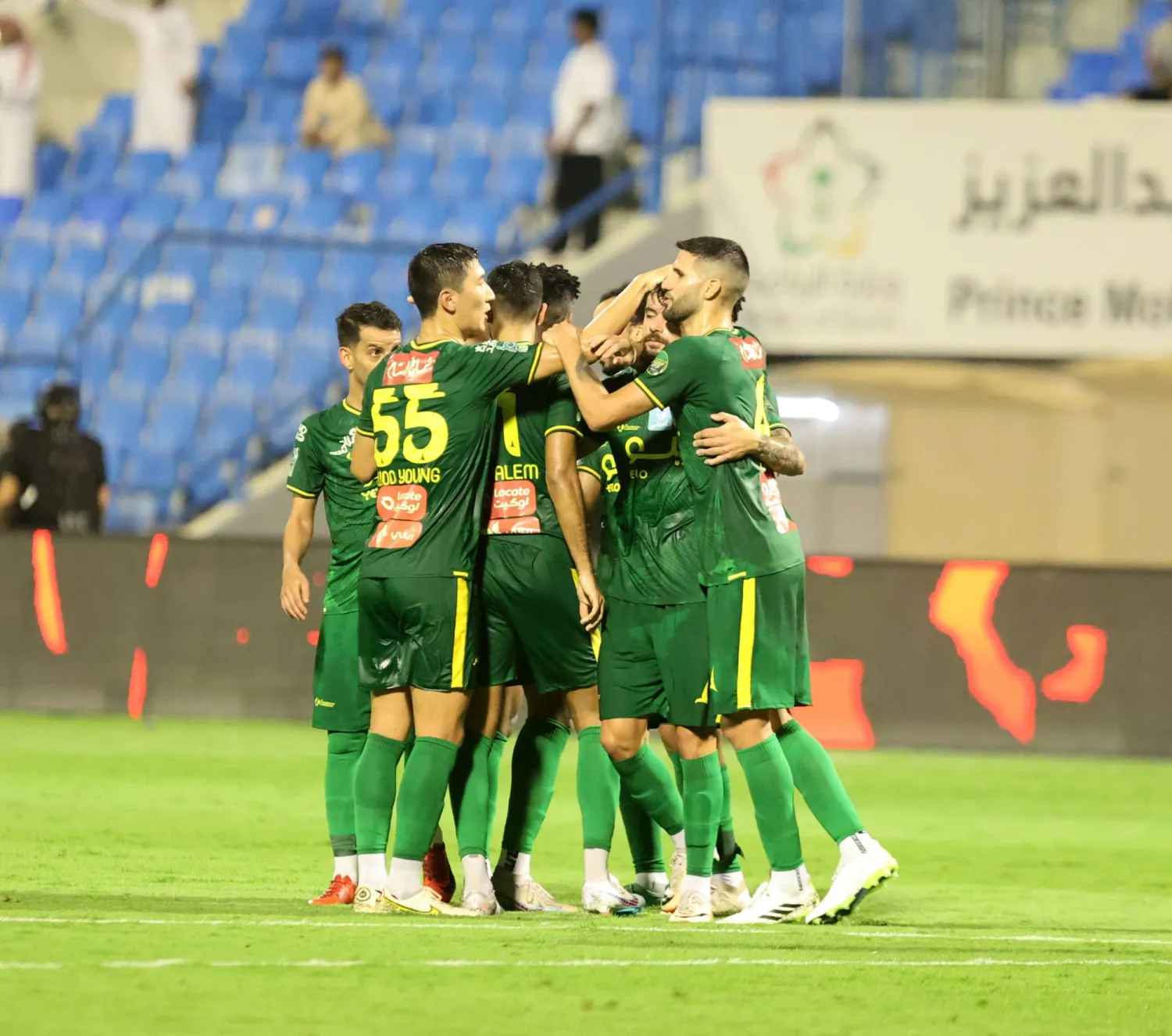 احتفالية لاعبي الخليج (تصوير مشعل القدير)