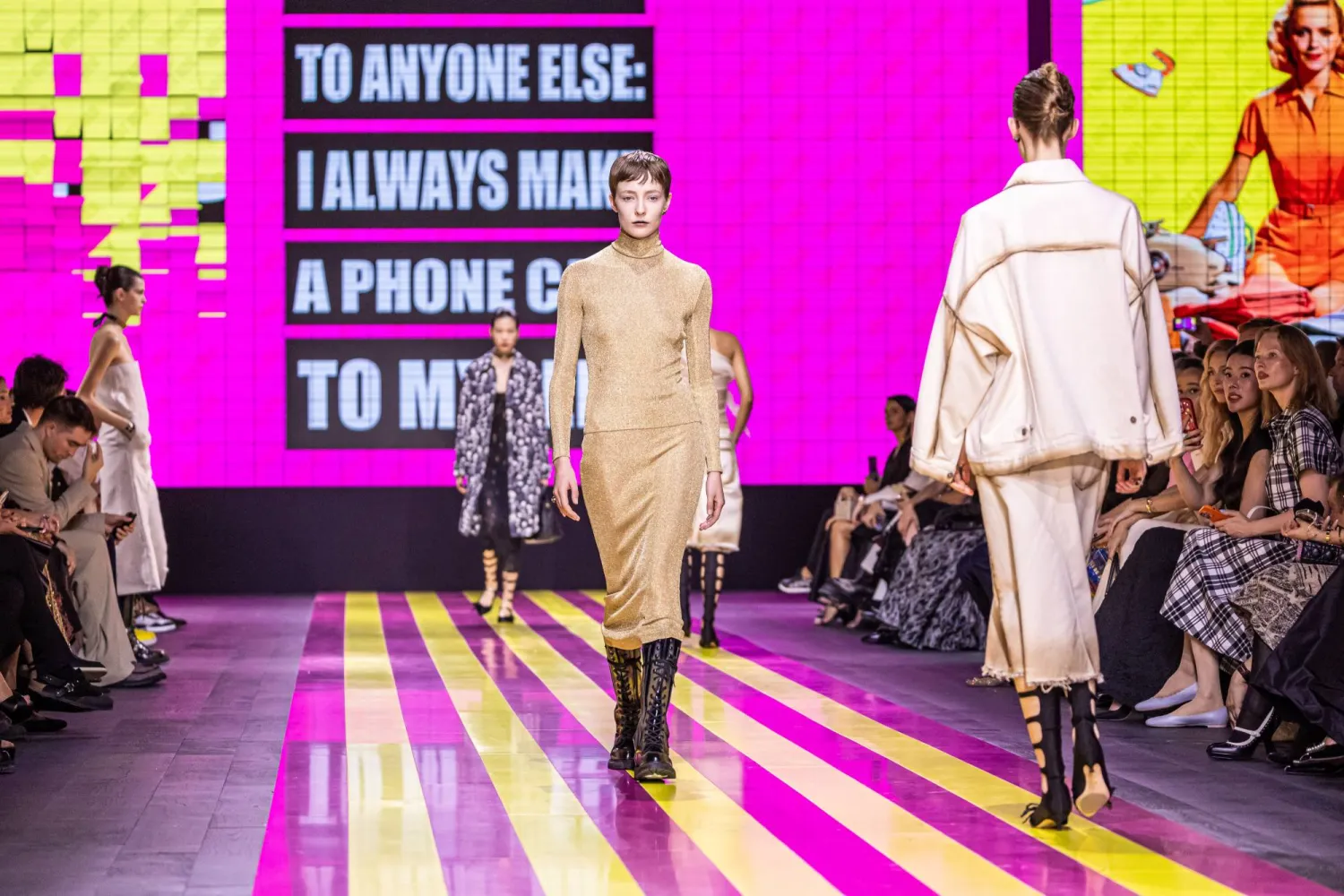 الشعارات النسوية والمناهضة للرأسمالية لم تسرق شيئاً من حرفية الدار (إ.ب.أ)