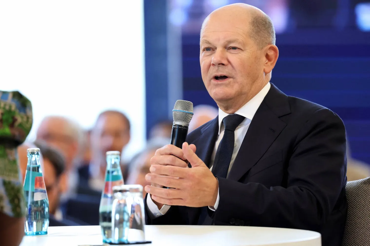 المستشار الألماني أولاف شولتس يتحدث في أثناء حضوره «حوار برلين العالمي» في ألمانيا 28 سبتمبر 2023 (رويترز)