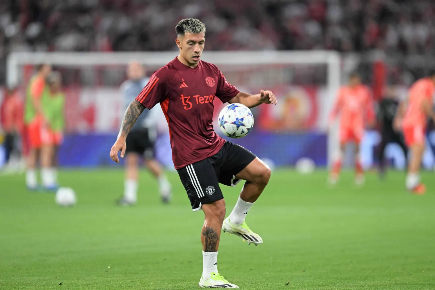 مارتينيز مدافع مانشستر يونايتد (أ.ف.ب)