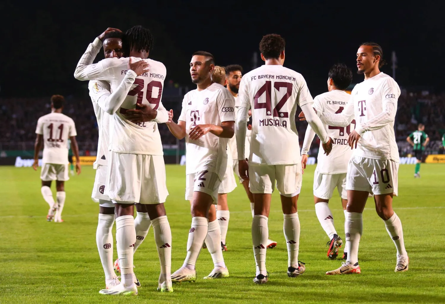 بايرن ميونيخ يخوض المواجهة مع لايبزيغ منتشياً بالفوز على بروسن مونستر في كأس ألمانيا (رويترز)