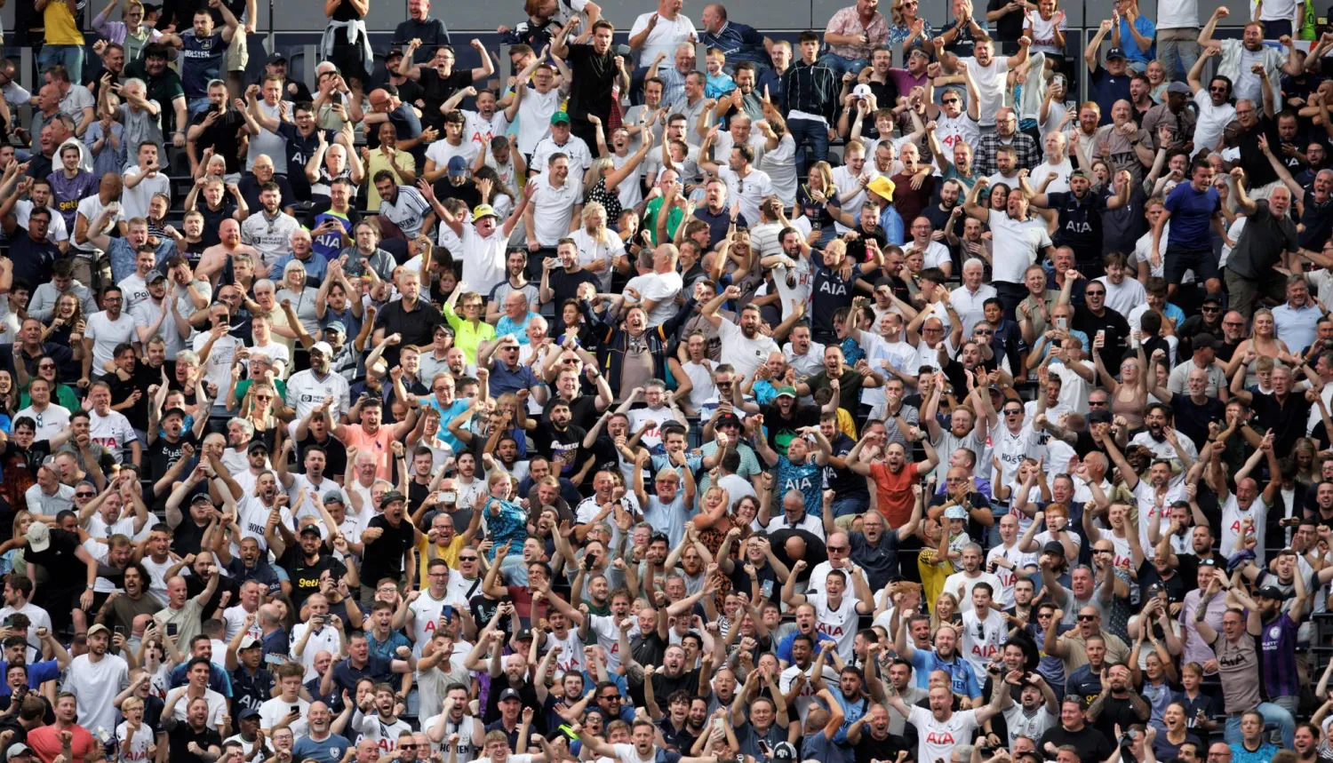 نادي توتنهام حذر جماهيره من ترديد هتافات لها علاقة بكارثة هيلزبرة (إ.ب.أ)