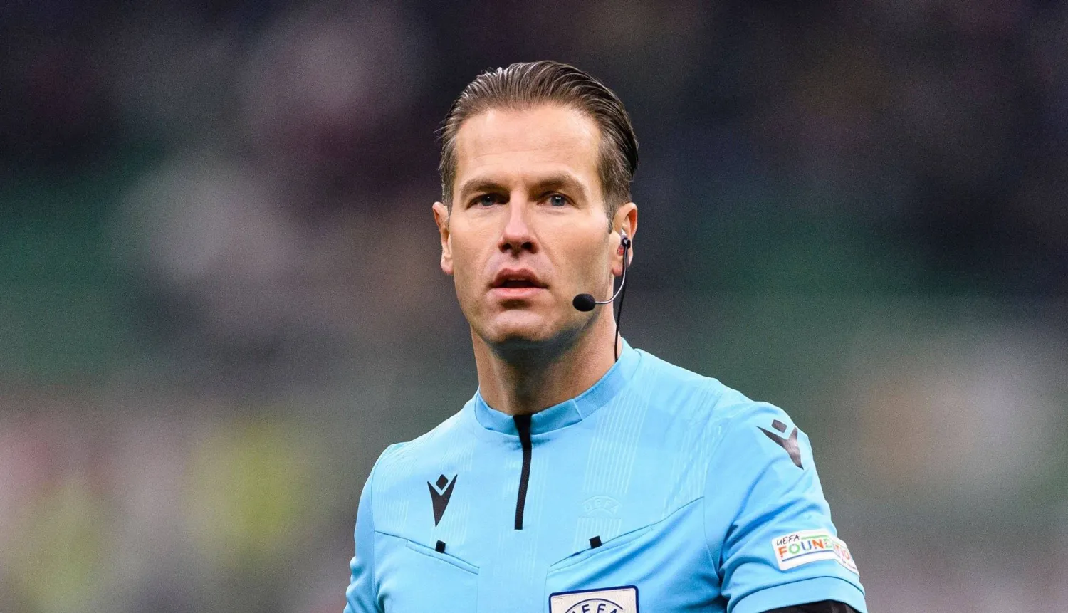 الهولندي ماكيلي حكم مباراة الاتحاد والأهلي (الشرق الأوسط) 