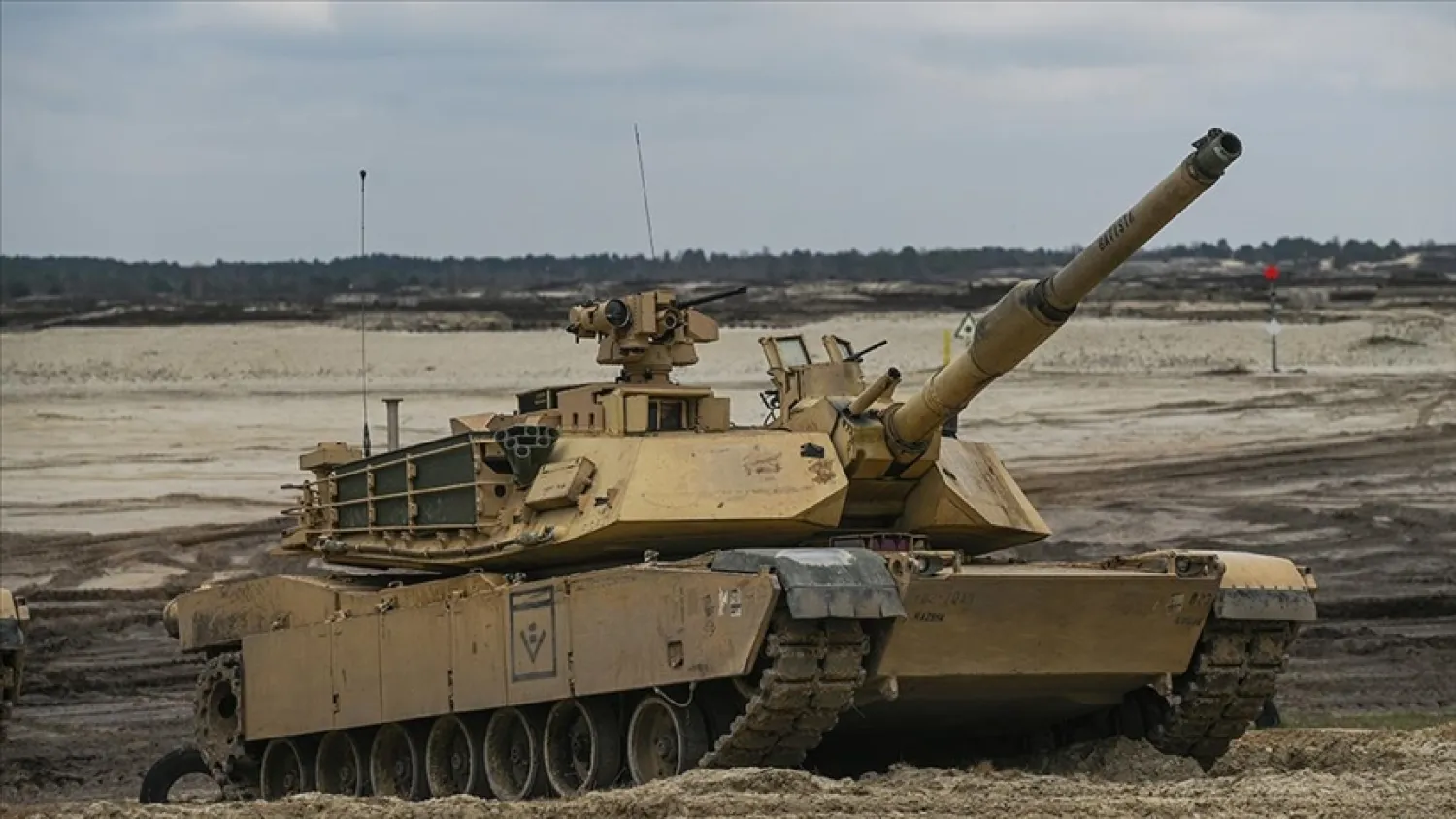 Seyreltilmiş uranyum mermilerinin, ABD'nin Ukrayna'ya tedarik edeceği 31 M1 Abrams tankı için olduğu kaydedildi (AA)