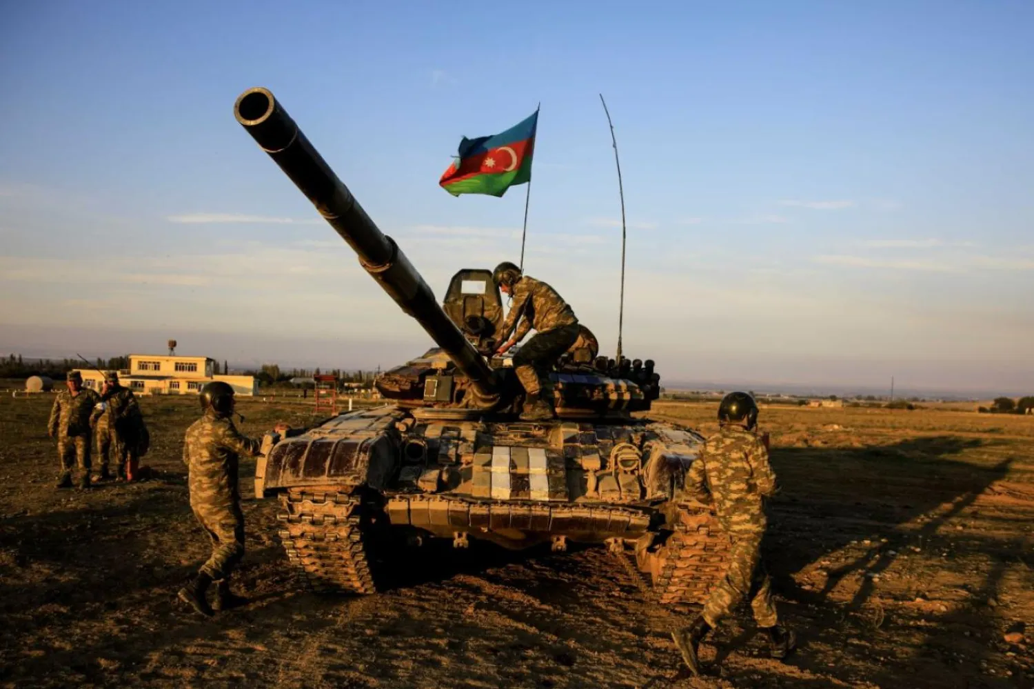 Dağlık Karabağ operasyonunda 200'e yakın Azerbaycan askeri hayatını kaybetti (Reuters)