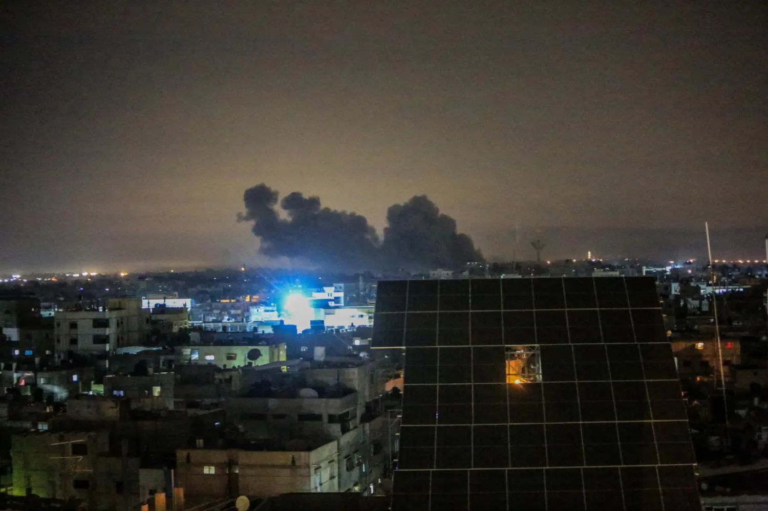 İsrail'in Gazze'ye yönelik hava saldırılarında yerleşim yerleri ve camiler de hedef alındı (AA)