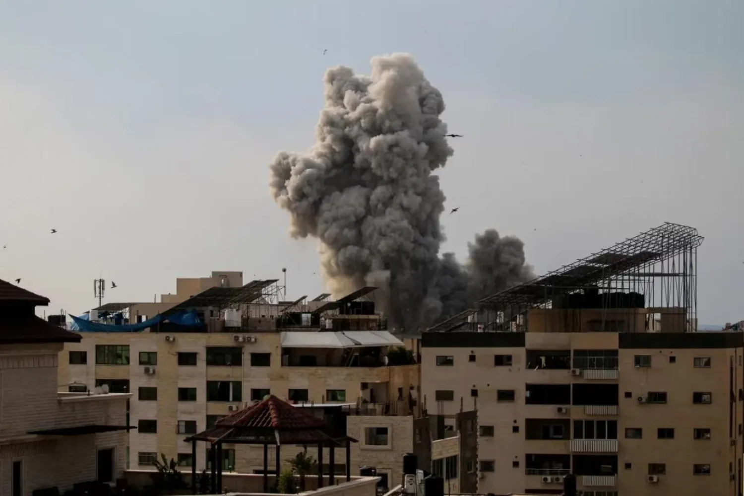 Hamas, 4 rehinenin İsrail'in bombardımanında hayatını kaybettiğini öne sürdü (Reuters)