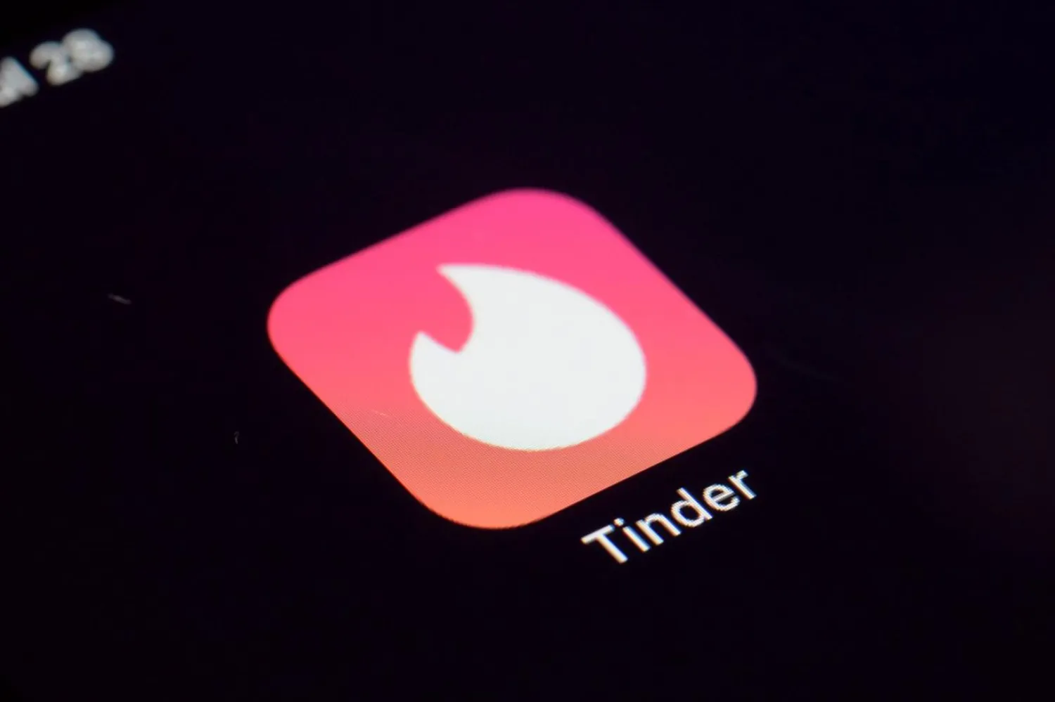 Kullanıcıların haftada iki kez, istediği herhangi birine mesaj göndermesine Tinder Select izin verecek (AP)