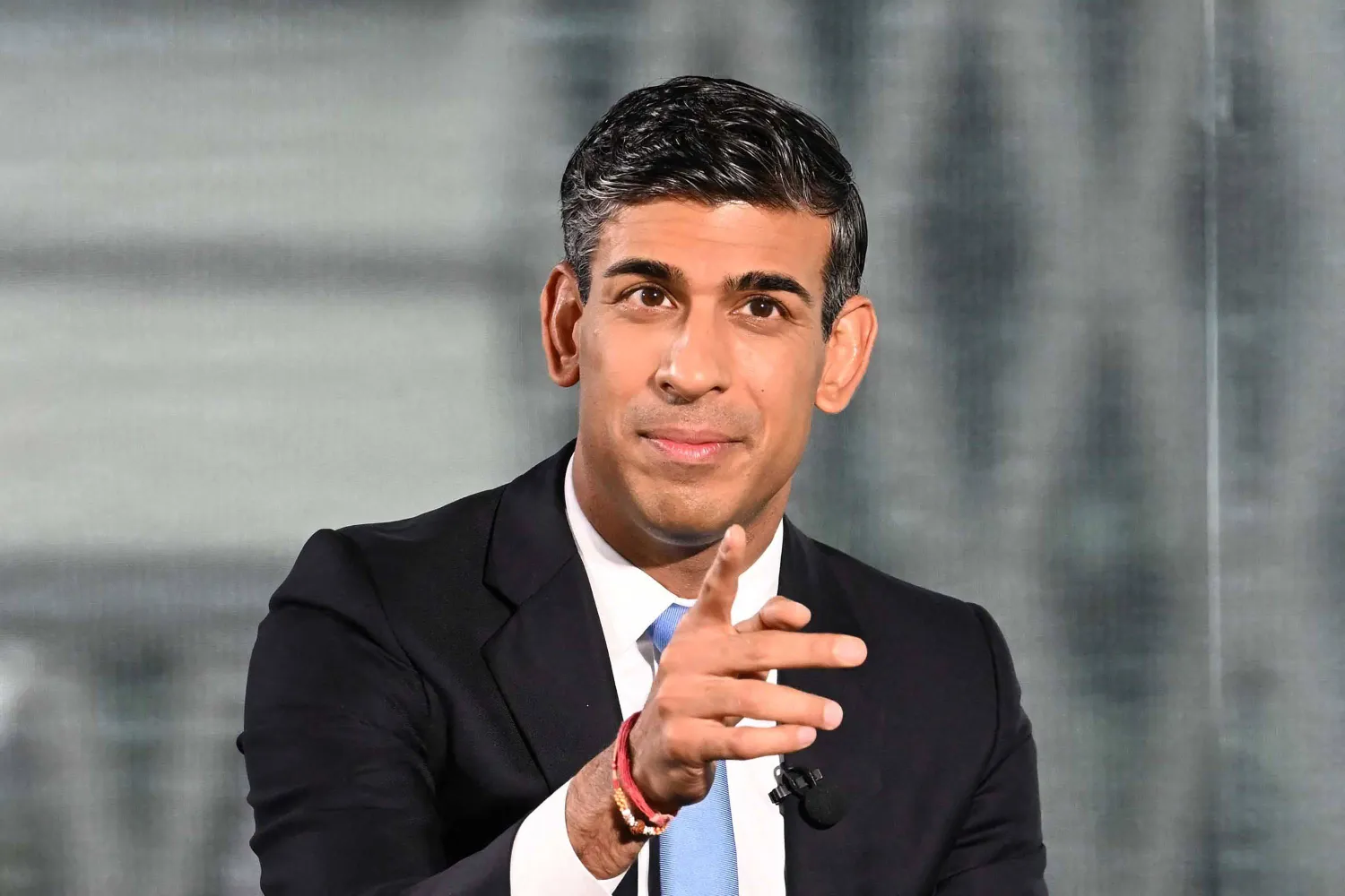 رئيس الوزراء البريطاني ريشي سوناك وهو يظهر في البرنامج التلفزيوني السياسي «Sunday Morning» (هيئة الإذاعة البريطانية)