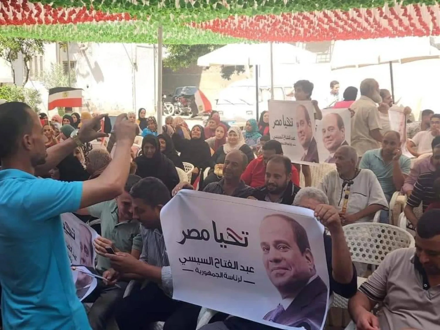 زحام على مكاتب التوثيق لتحرير توكيلات تأييد للمرشحين المحتملين (حزب مستقبل وطن)