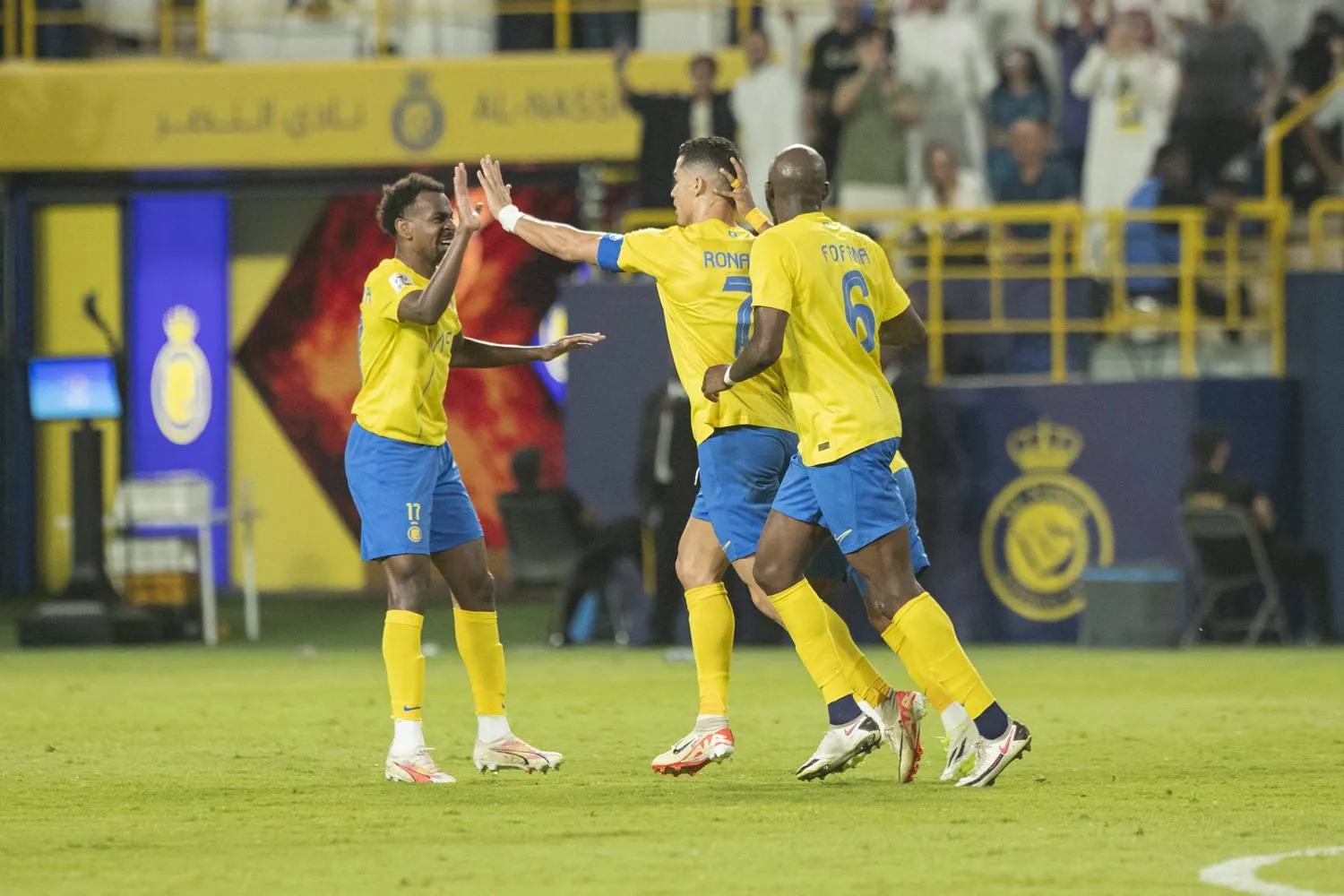 رونالدو محتفلاً بهدفه في المرمى الطاجيكي (تصوير: يزيد السمراني)