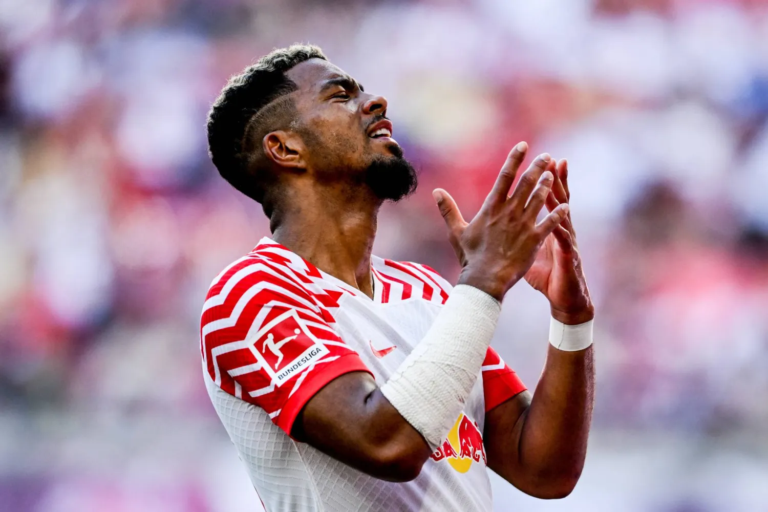 هنريكس سيغيب عن المباراة بعدما تعرض لإصابة عضلية بسيطة (إ.ب.أ)