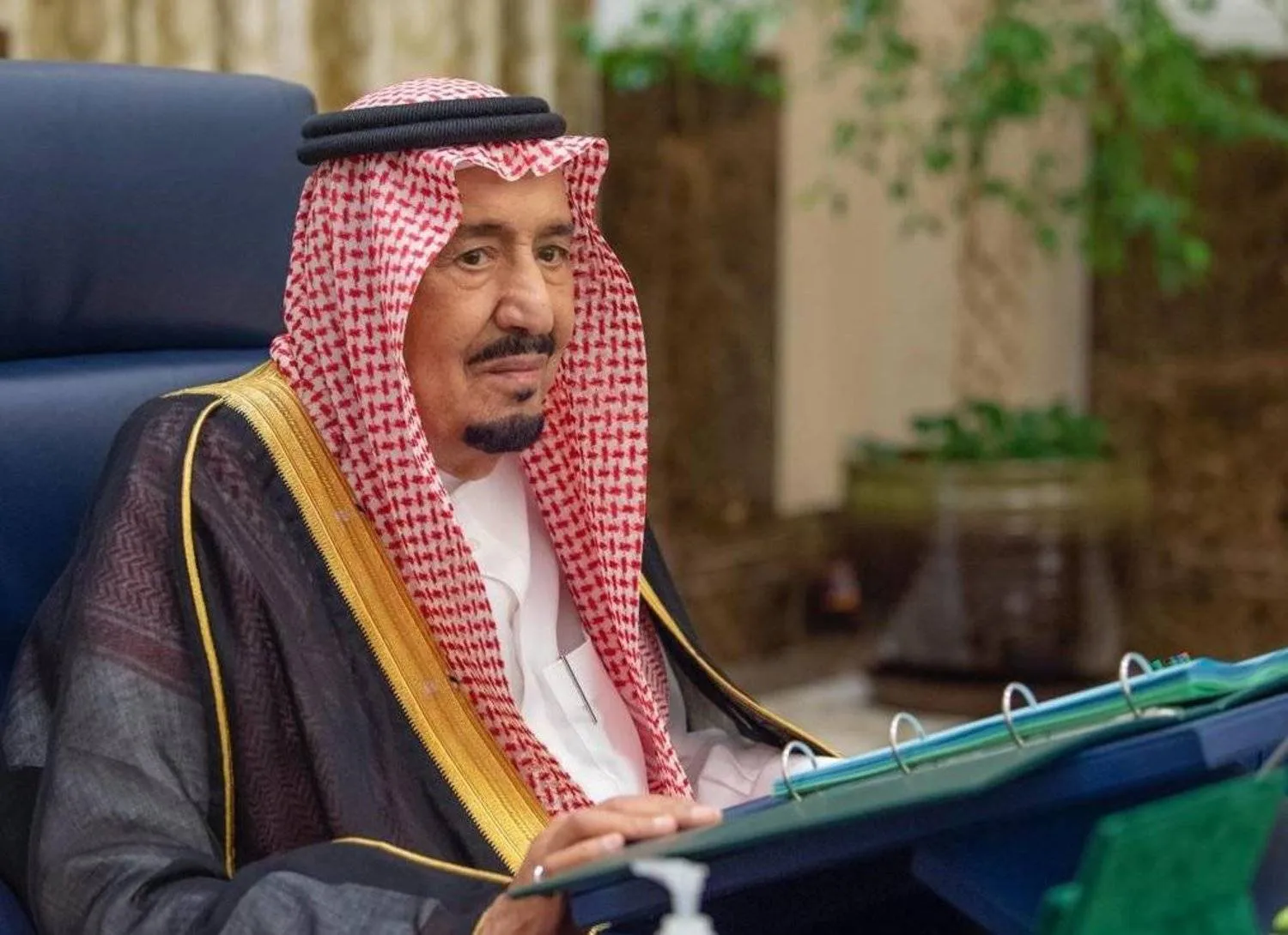 Custodian of the Two Holy Mosques King Salman bin Abdulaziz chairs the cabinet meeting in NEOM. (SPA)