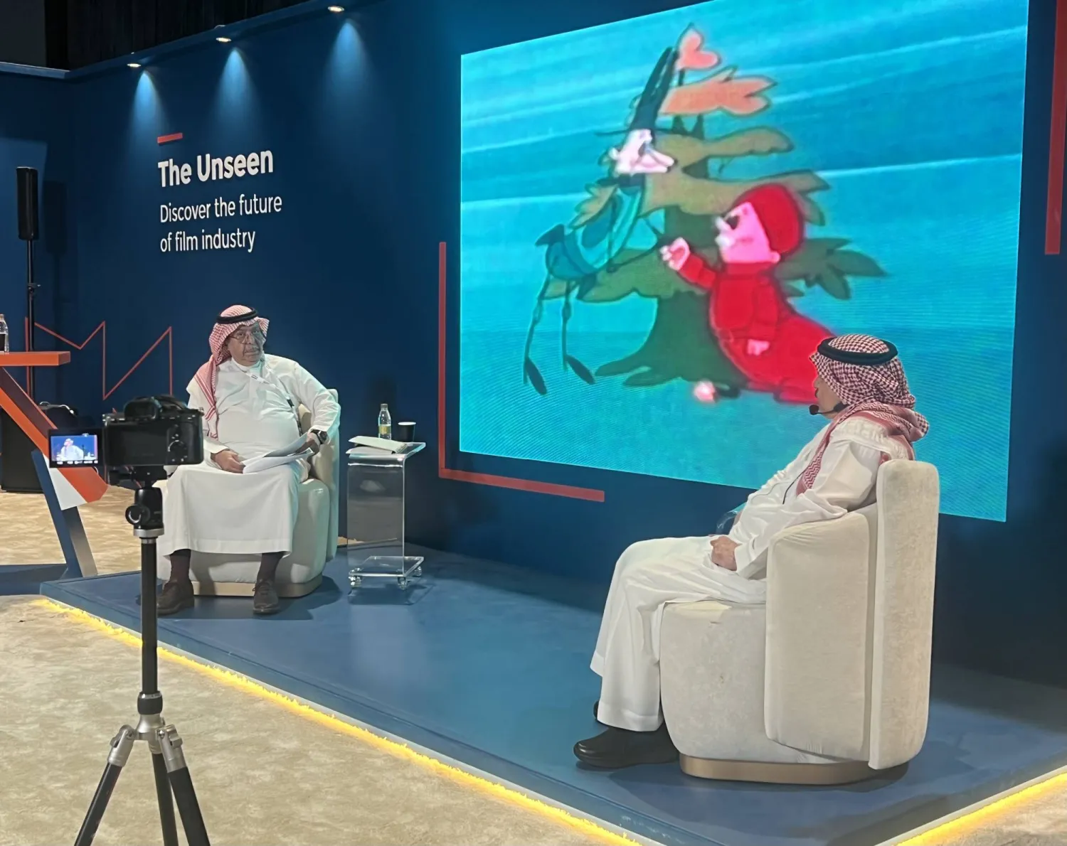 المحيسن يشاهد عرض فيلمه الأول «اغتيال مدينة» الذي عرض بالسبعينات (الشرق الأوسط)