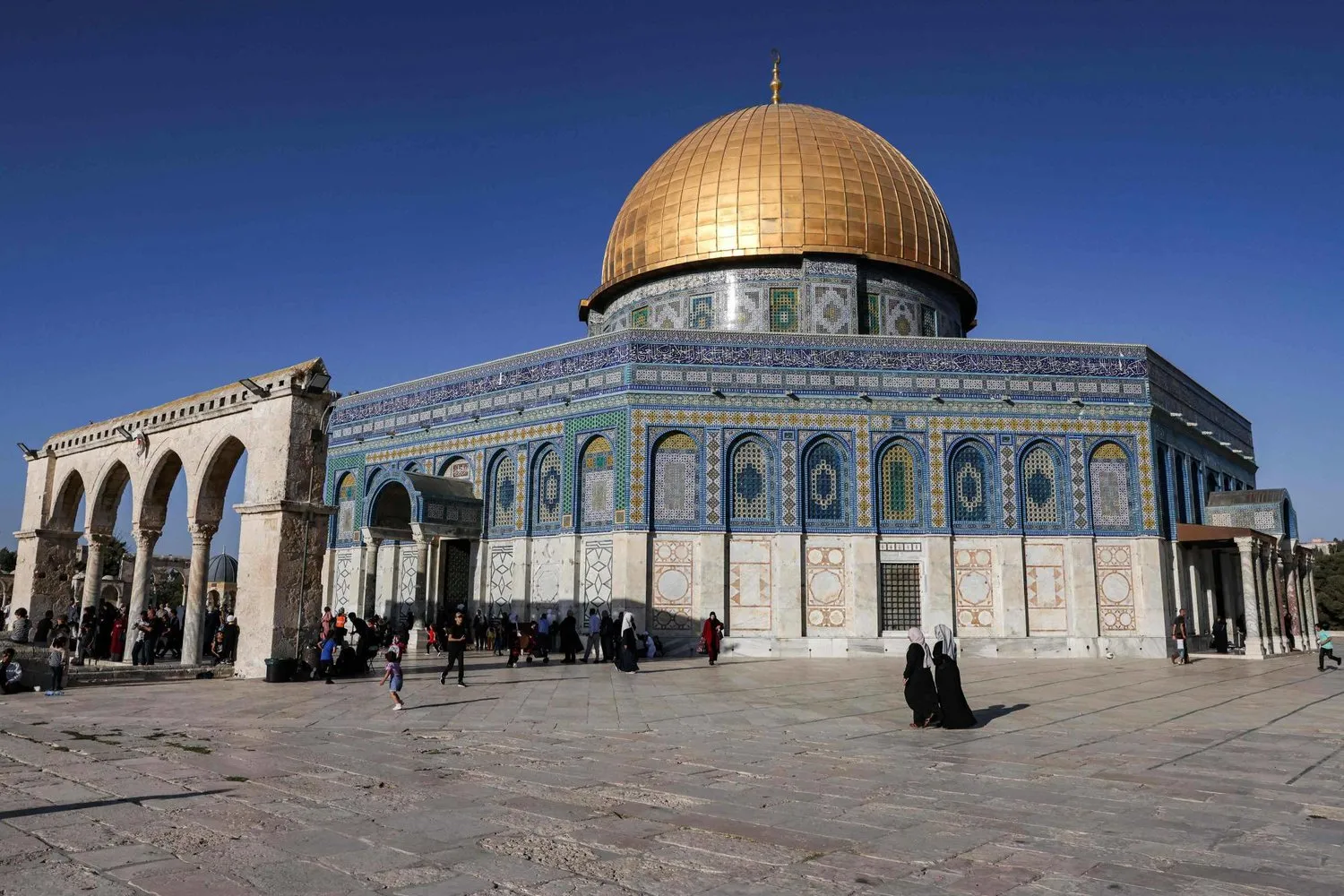 27 Eylül 2023'te Kudüs'ün Eski Şehri'ndeki Mescid-i Aksa kompleksindeki Kubbet-üs-Sahra (AFP)