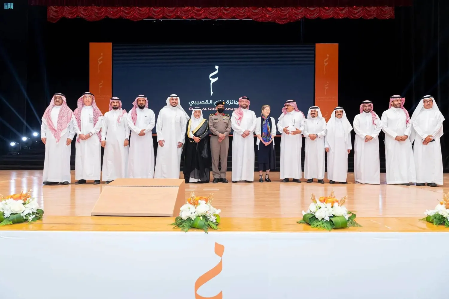 من تتويج الفائزين بجائزة غازي القصيبي في نسختها الأولى العام الماضي (واس)