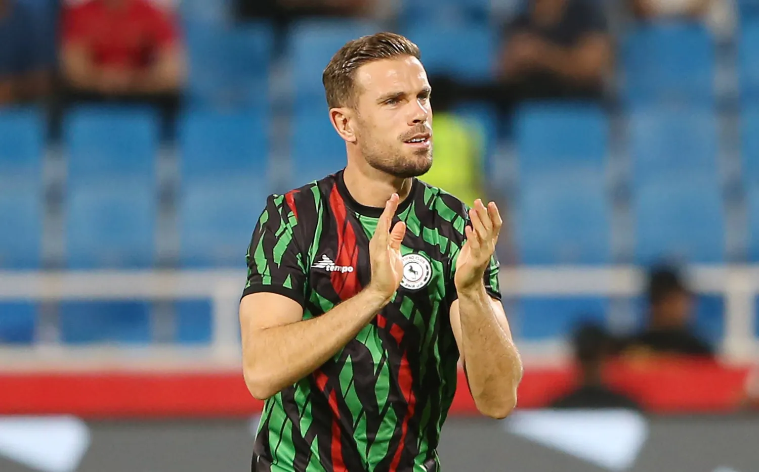 الإنجليزي هندرسون قائد فريق الاتفاق (نادي الاتفاق)