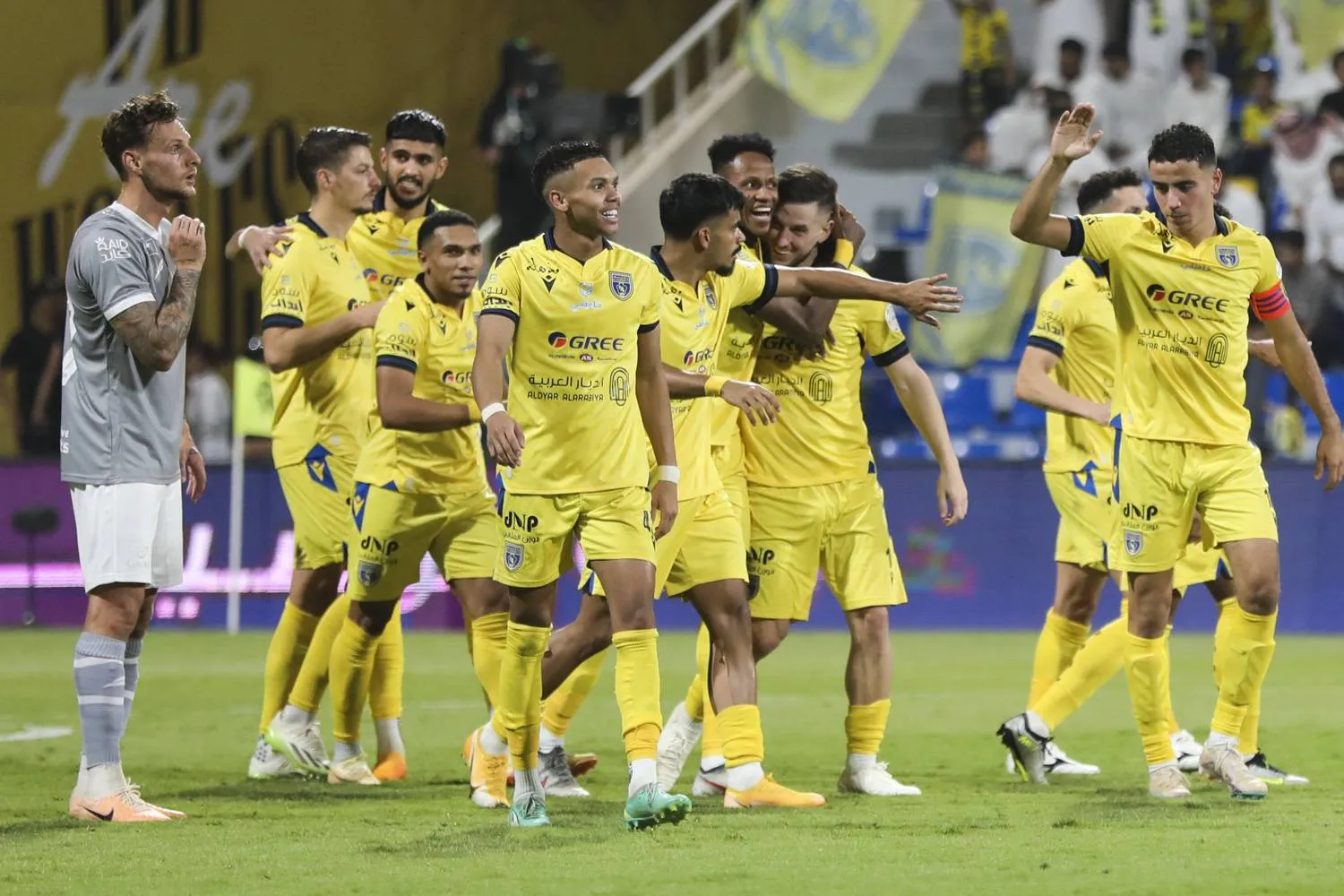 فرحة تعاونية بالانتصار على الطائي (تصوير: يزيد السمراني)