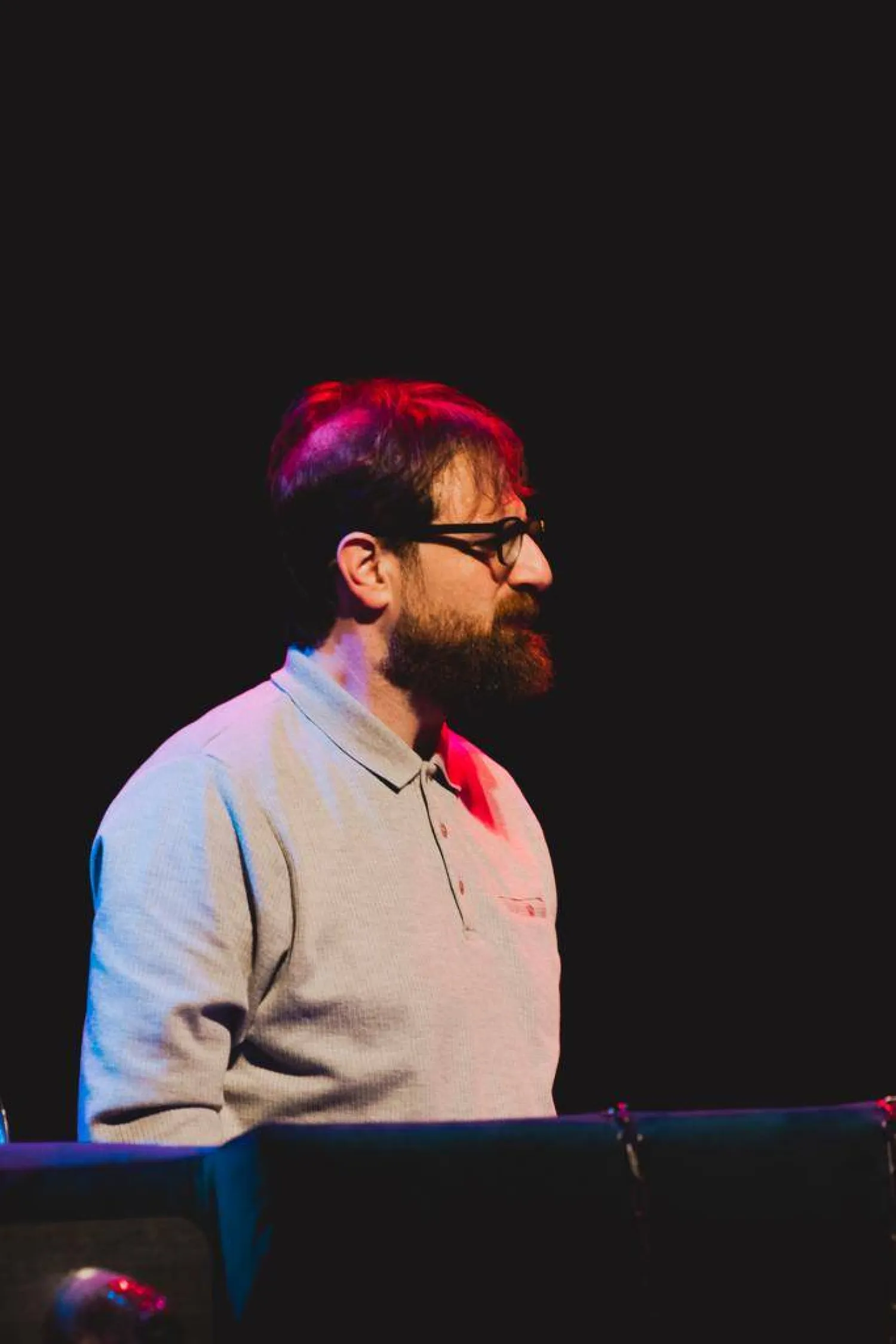 «بليلة فيا ضو قمر» يصنفها يمين بالكوميديا السوداء (فؤاد يمّين)