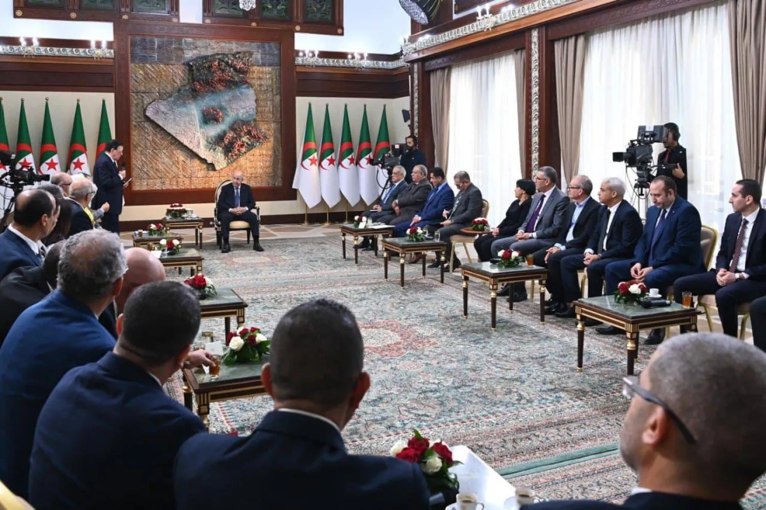 من لقاء الرئيس تبون مع عدد من مديري وسائل الإعلام المحلية (الرئاسة)