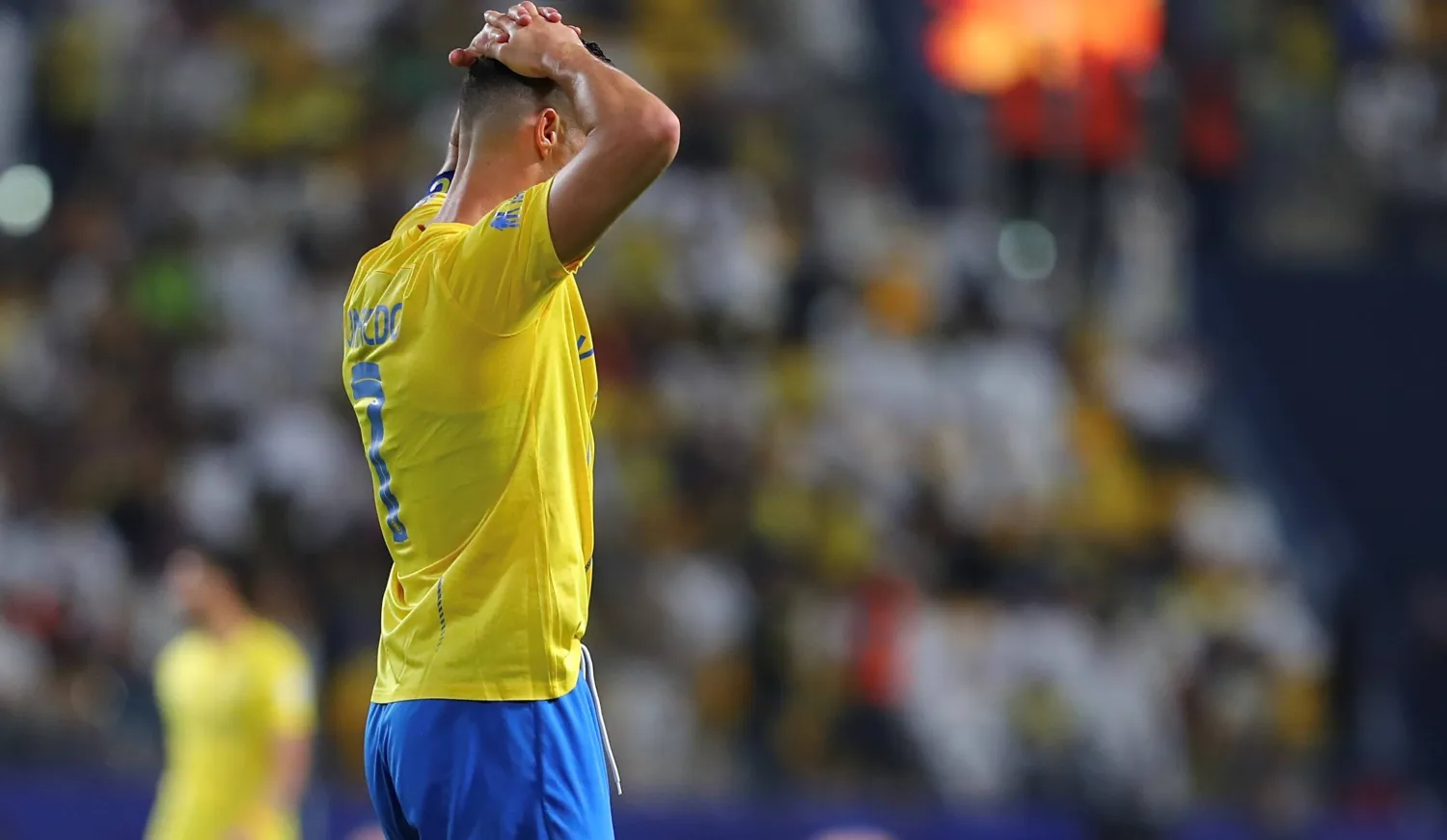 رونالدو محبطاً بعد هدف التعادل الأبهاوي في الرمق الأخير من المباراة (تصوير: عبد العزيز النومان)