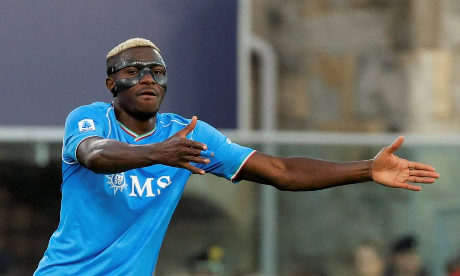 فيكتور أوسيمن مهاجم فريق نابولي (رويترز)