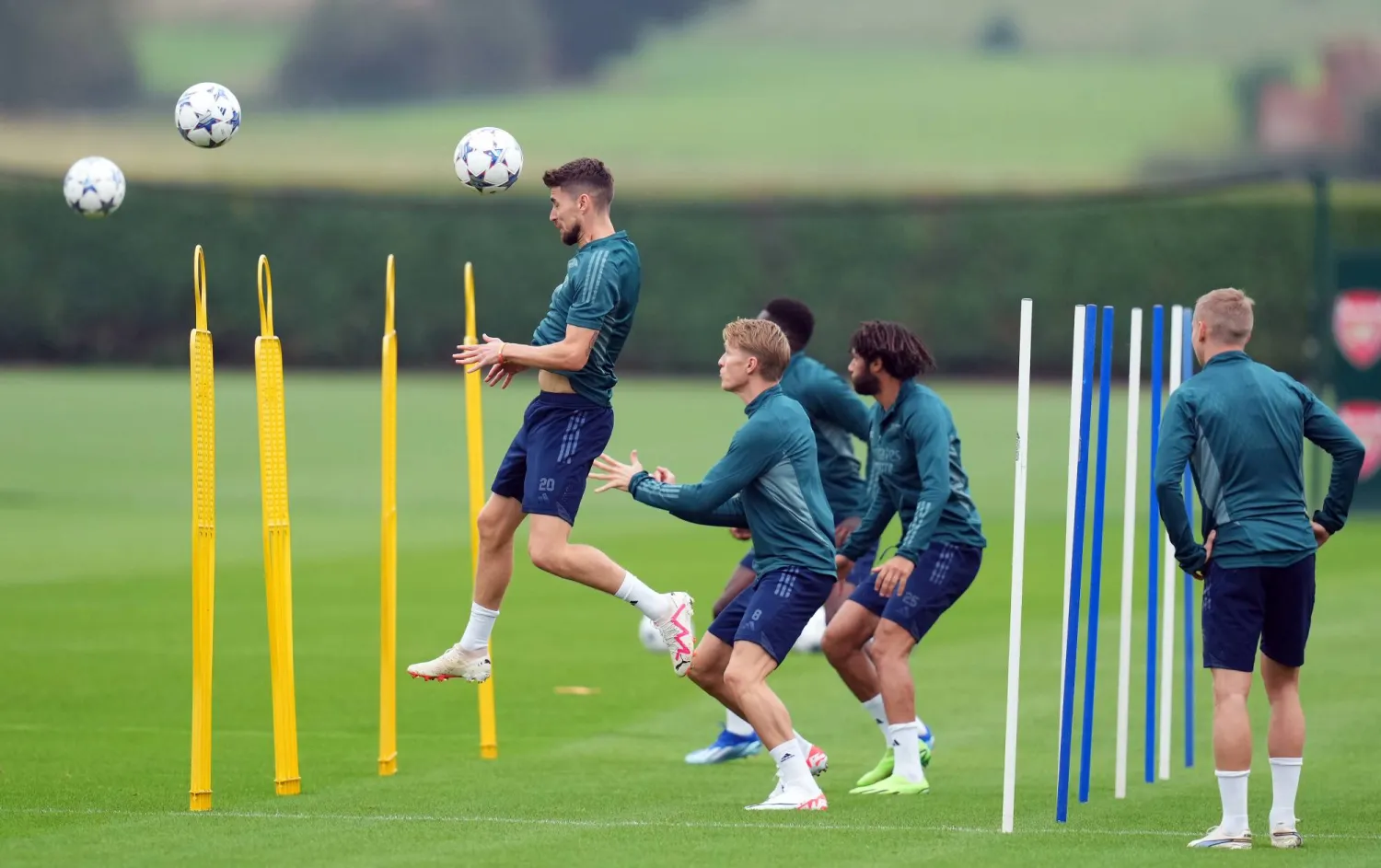 لاعبو أرسنال منتحمسون لمواجهة سيتي سعيا لفك العقدة والاقتراب من الصدارة (د ب ا)