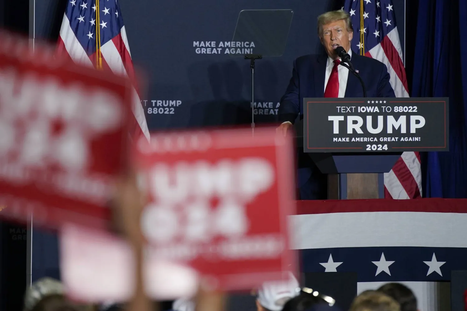 جانب من فعالية انتخابية نظمتها حملة ترمب بأيوا في 20 سبتمبر (أ.ب)