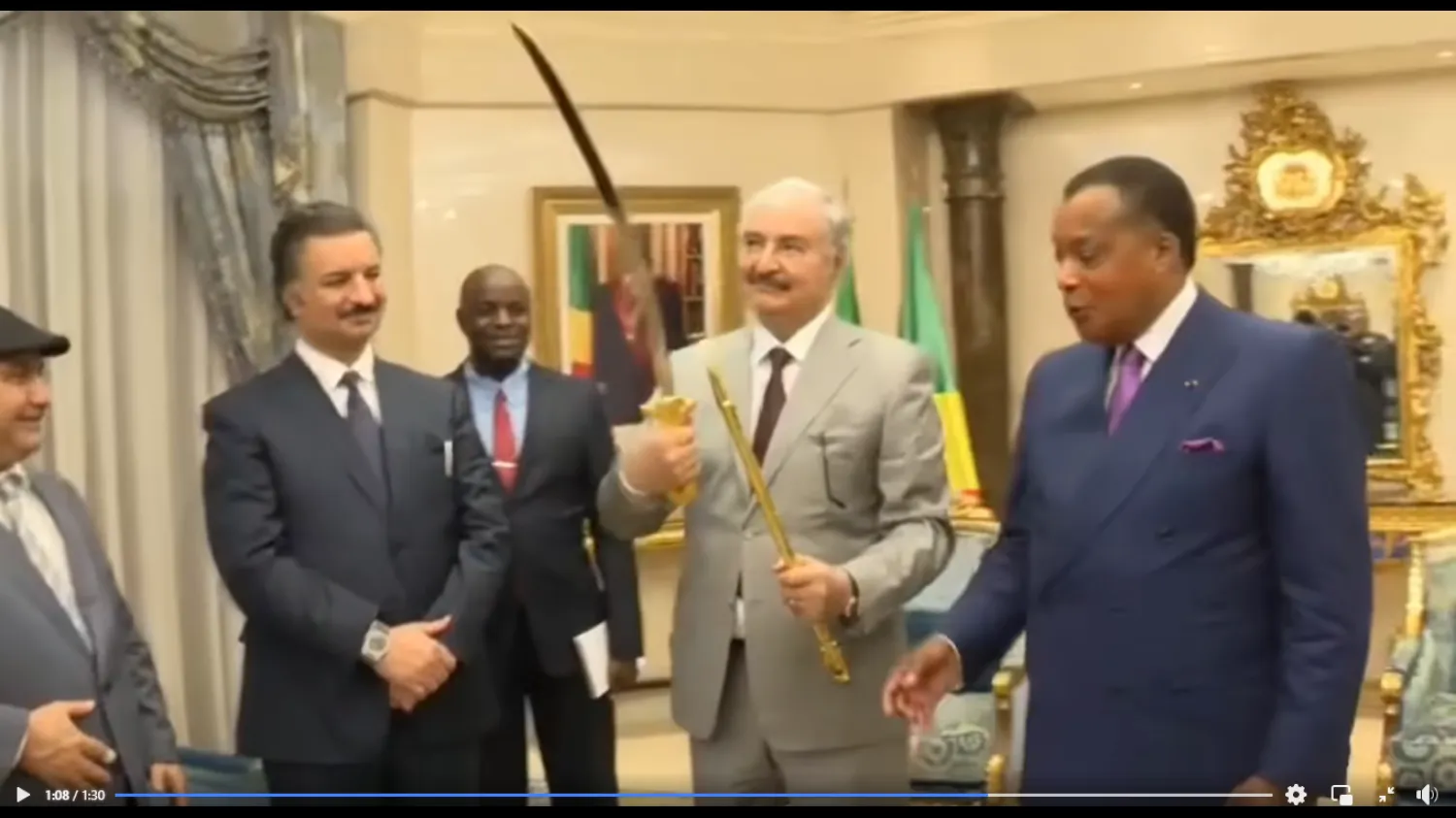  حفتر خلال زيارته إلى الكونغو (مكتب حفتر)