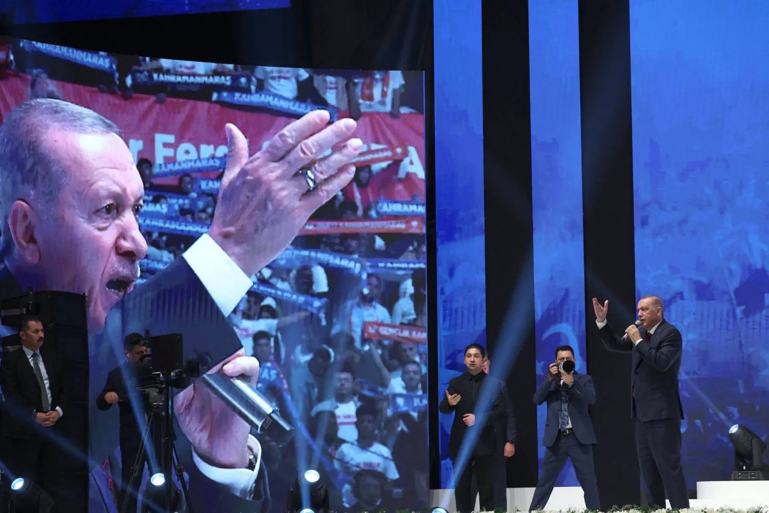 جانب من مشاركة إردوغان في مؤتمر حزب «العدالة والتنمية» بأنقرة السبت (أ.ف.ب)