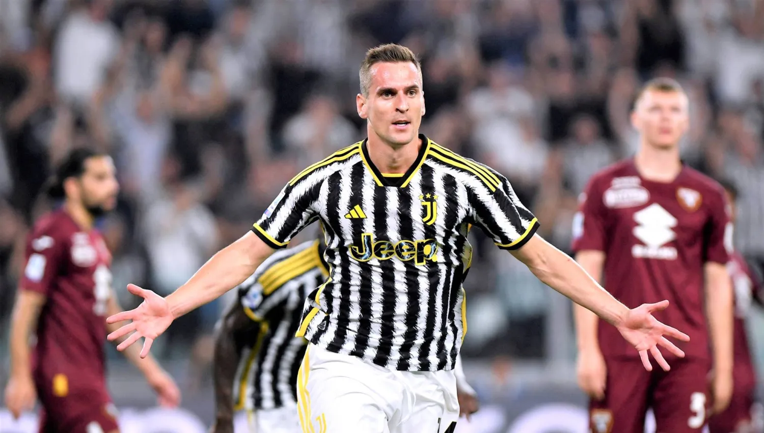 ميليك لاعب يوفنتوس يحتفل بتسجيل الهدف الثاني (رويترز)