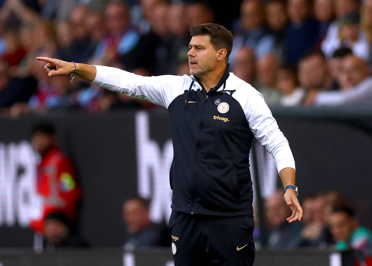 ستيرلينغ شارك في تهيئة فرص أهداف تشيلسي الأربعة أمام بيرنلي (رويترز)