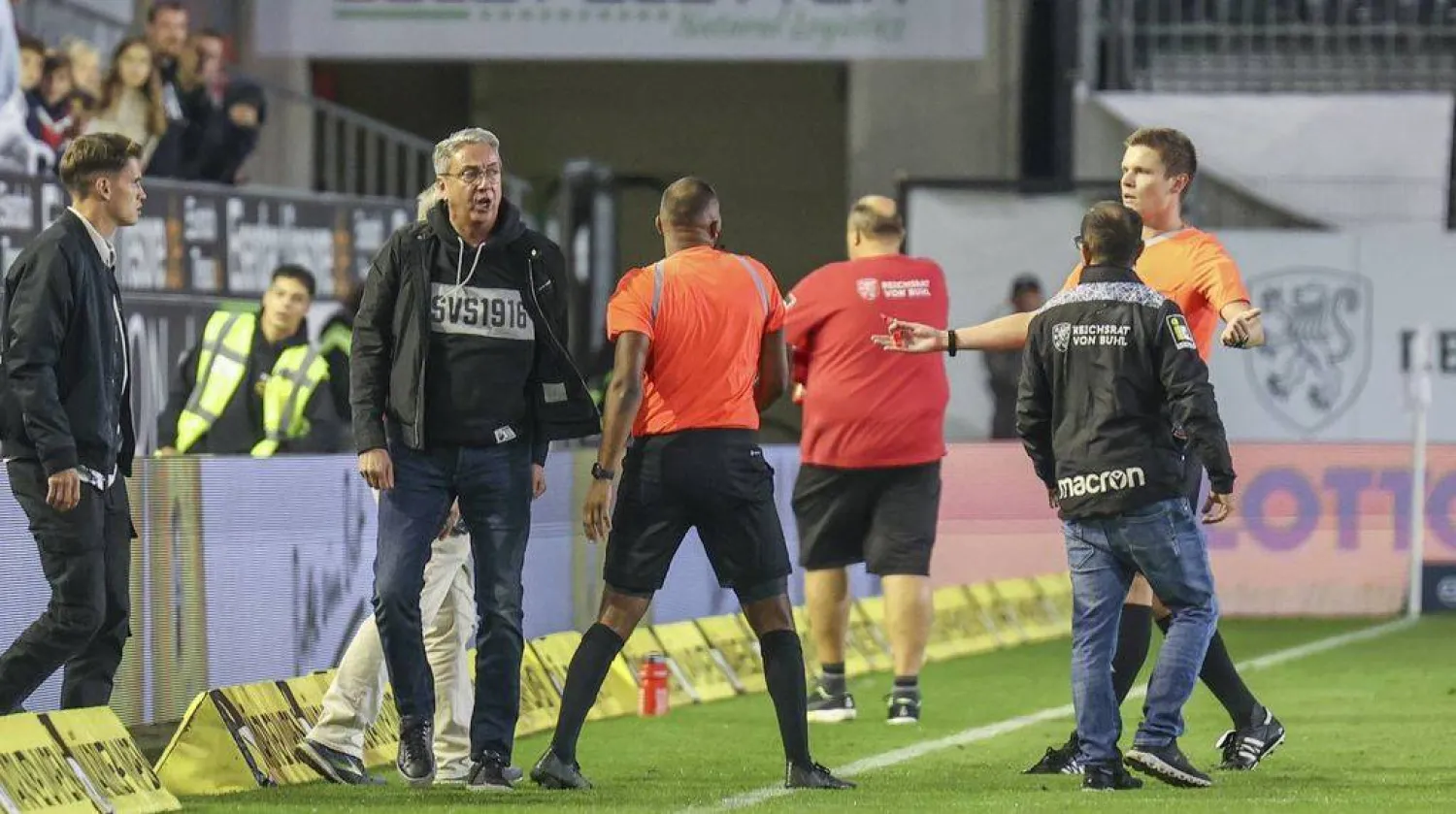 يورغن ماتشميير رئيس «ساندهاوزن» (د.ب.أ)