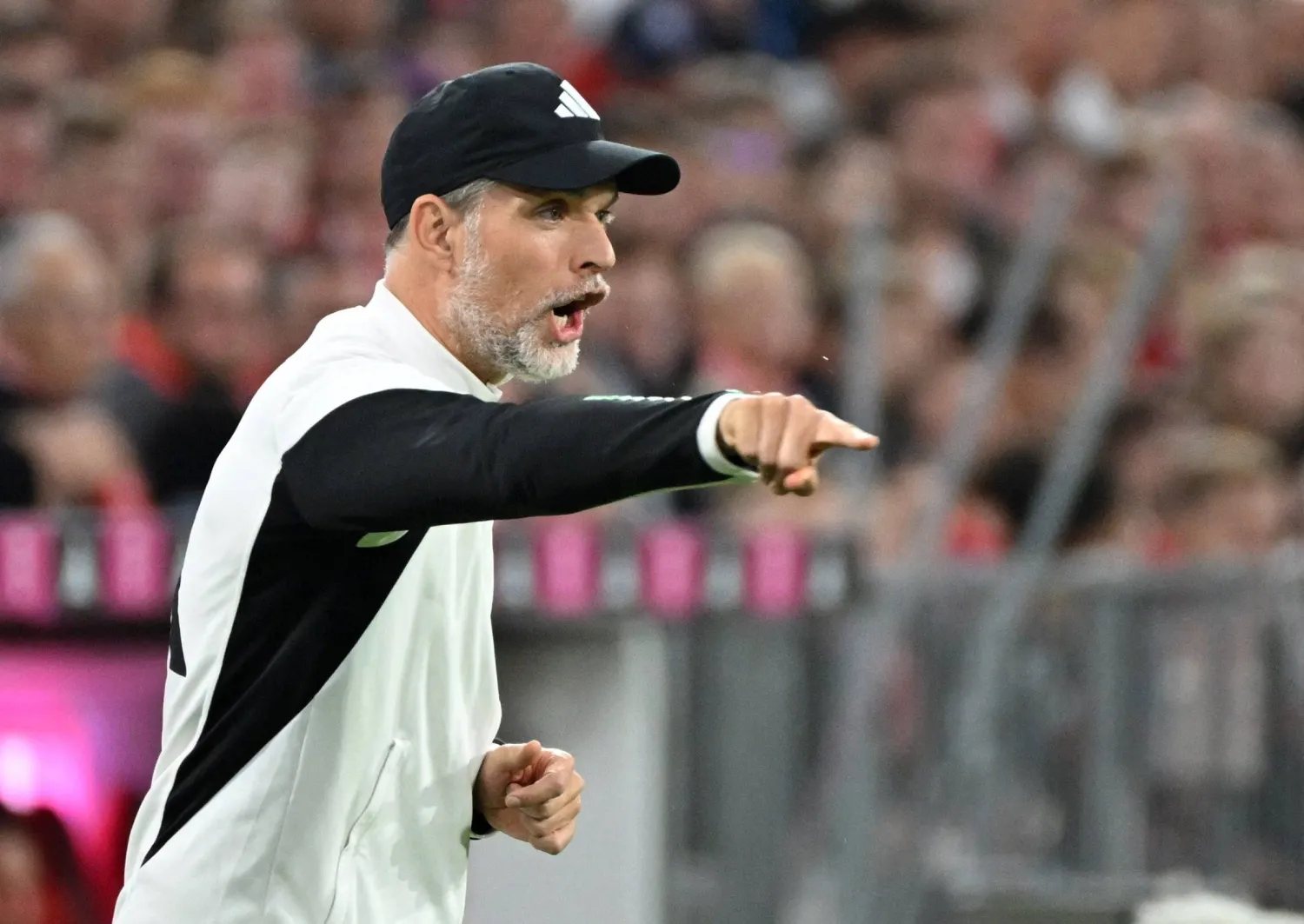 الاحتجاجات تسببت في رد فعل حاد من المدير الفني توماس توخيل (رويترز)