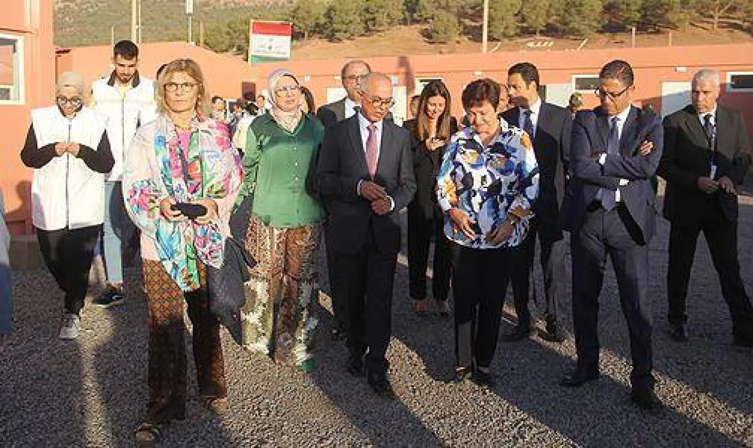 وزير التربية الوطنية المغربي رفقة جورجييفا وبانغا خلال زيارة ثانوية تضررت بالزلزال (ماب)