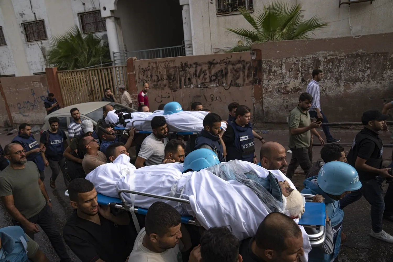 Gazze'de bir gazetecinin dünkü cenaze töreninden (AP)