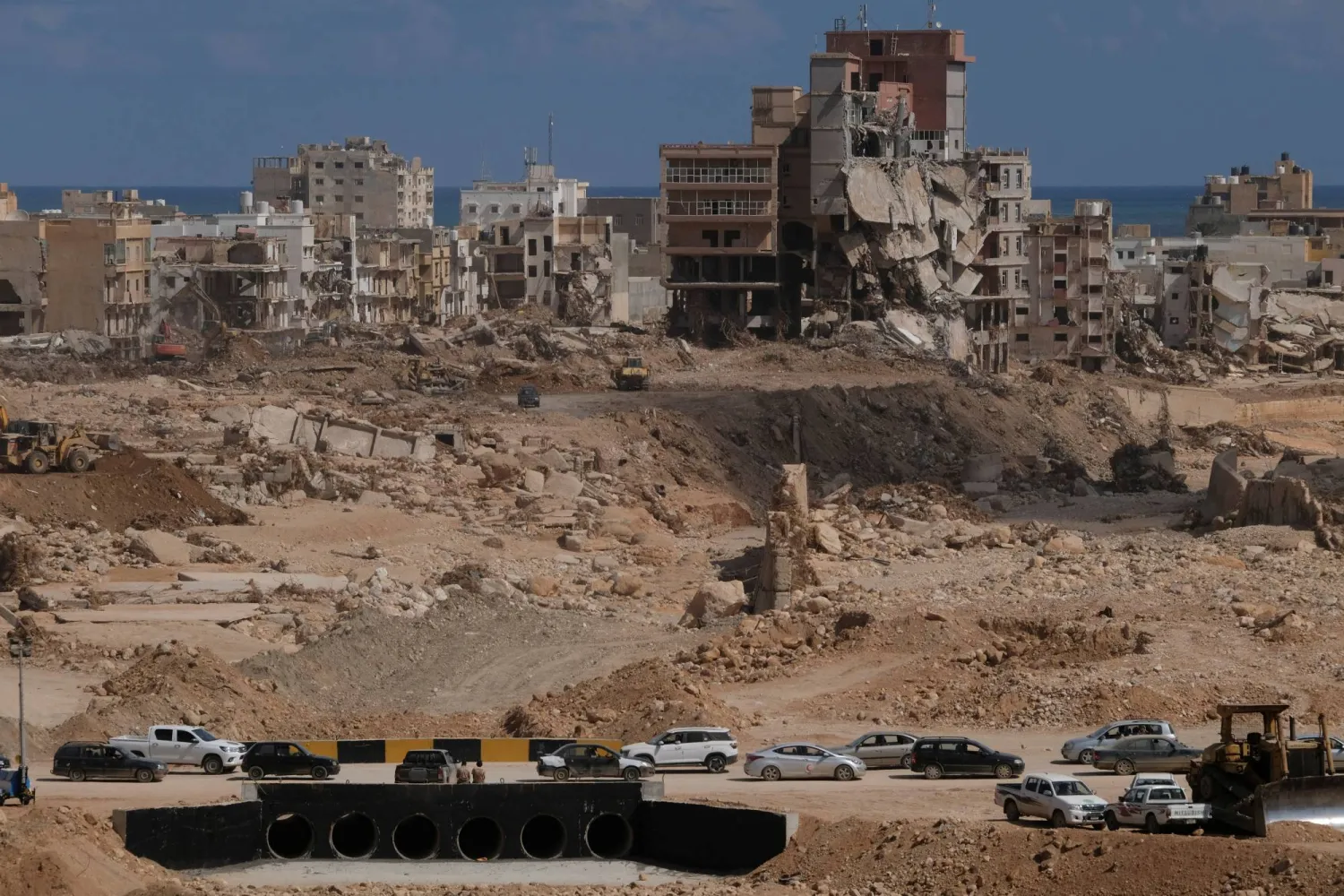 وسط درنة كما يبدو بعد مرور حوالي شهر من إعصار درنة (رويترز)