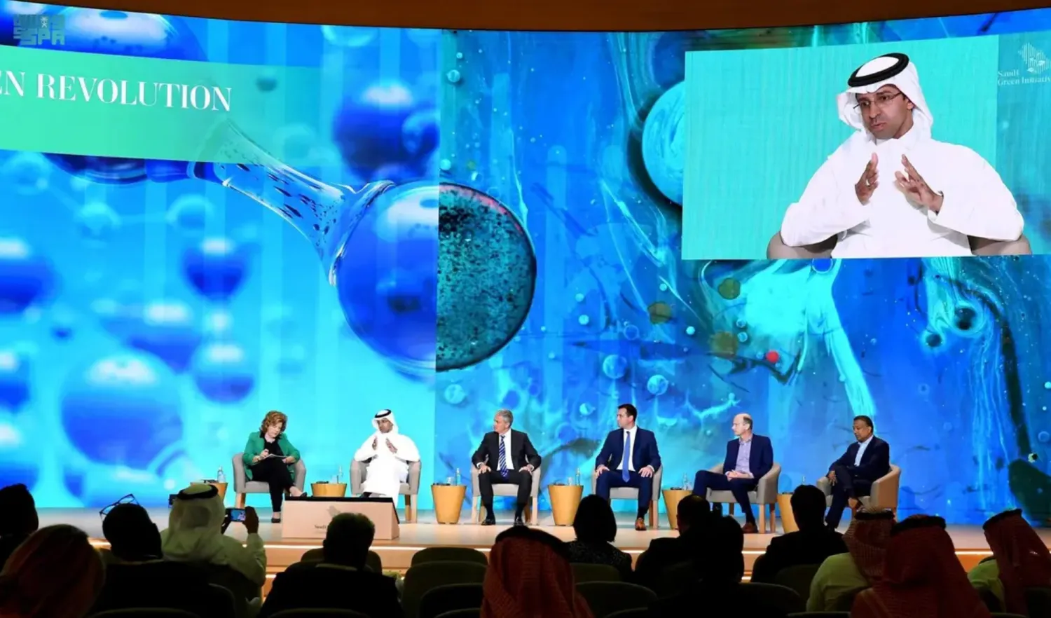 الدكتور زيد الغريب خلال مشاركته في إحدى جلسات «أسبوع المناخ» بالرياض (الشرق الأوسط)