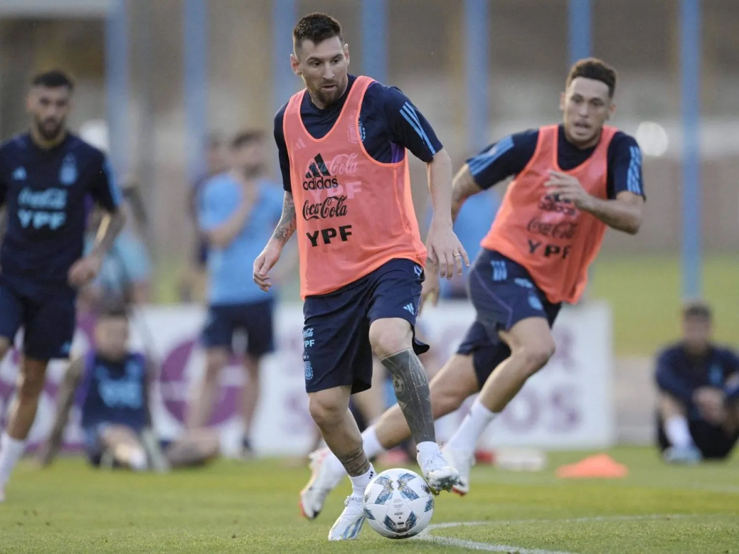 ميسي خلال تدريبات الأرجنتين الأخيرة في بوينس آيرس (أ.ف.ب)