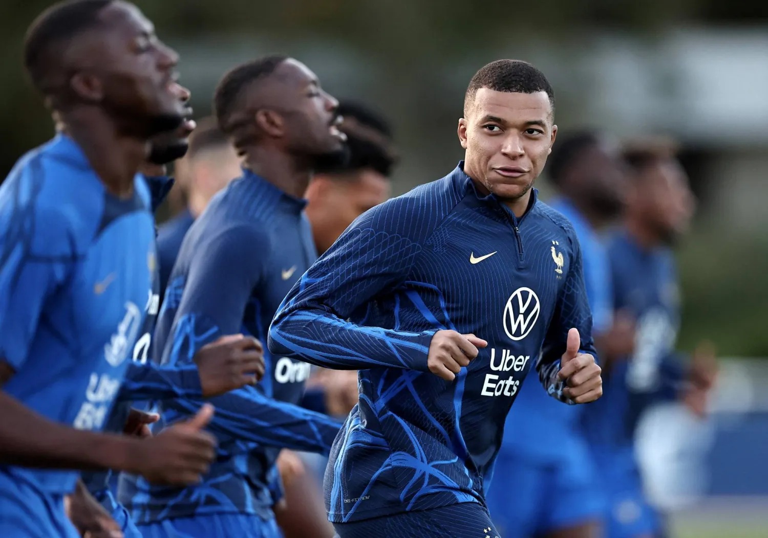 مبابي أثناء تدريبات المنتخب الفرنسي (أ.ف.ب)