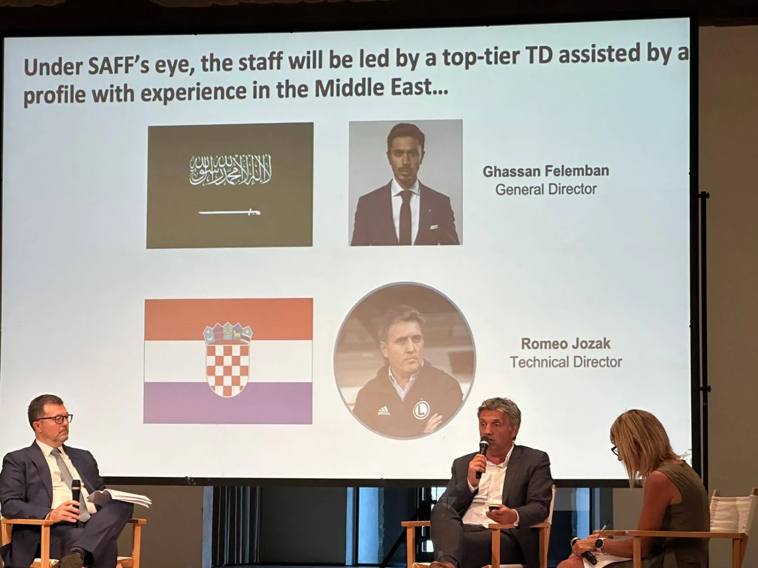 من جلسة النقاش التي سلطت الضوء على مشروع «صقور المستقبل» (الشرق الأوسط)