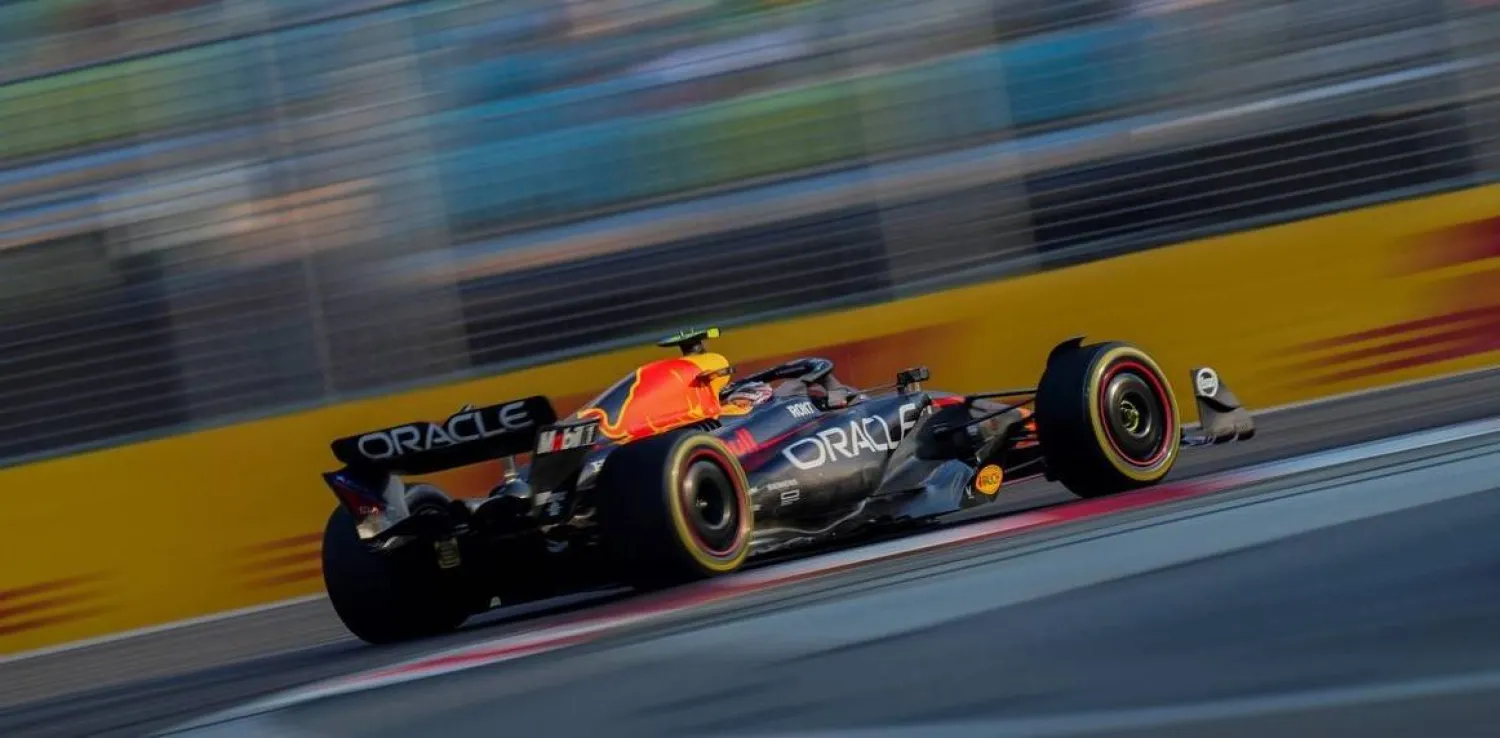 جانب من التجارب الحرة لأحد السباقات الكبرى ضمن بطولة «فورمولا1» (أ.ب)