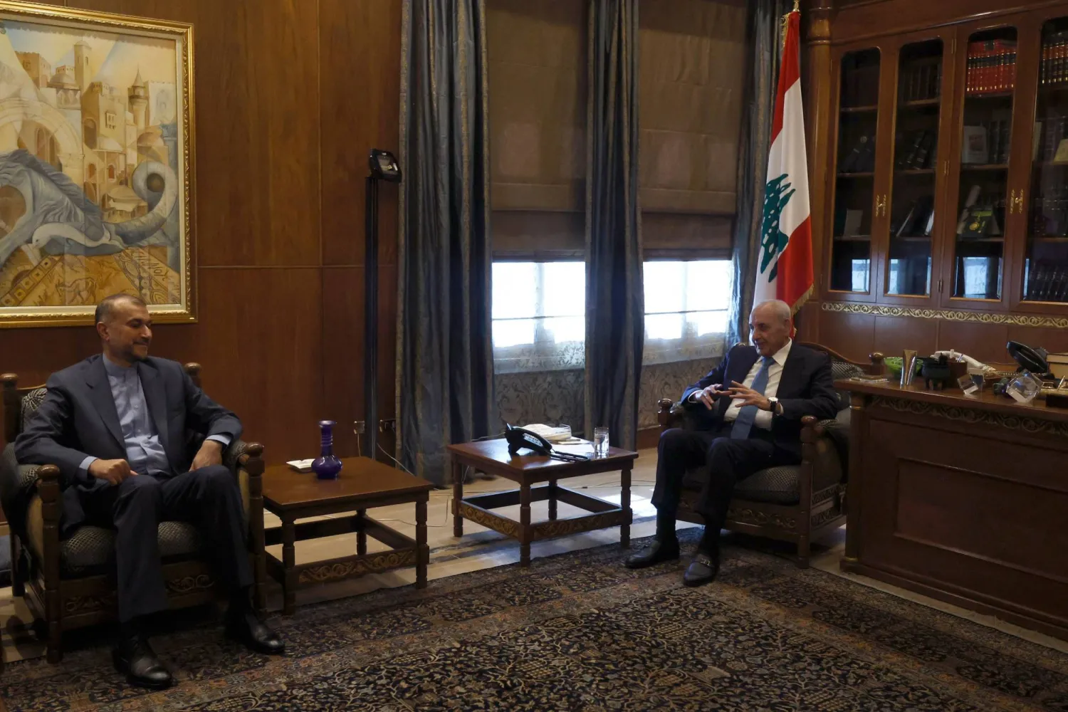 عبداللهيان مجتمعاً مع رئيس البرلمان اللبناني نبيه بري (أ.ف.ب)