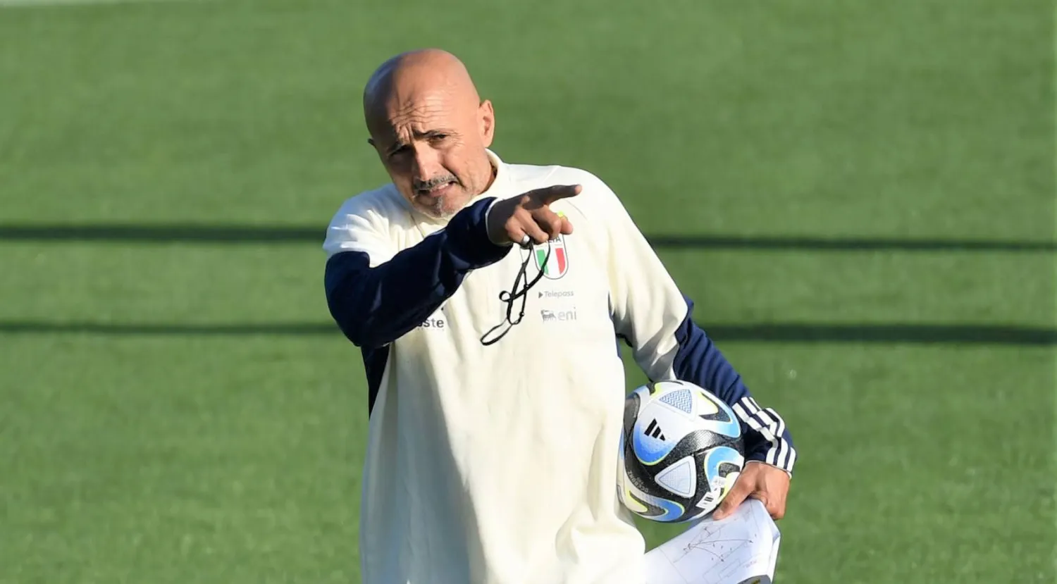 لوتشيانو سباليتي مدرب منتخب إيطاليا (إ.ب.أ)