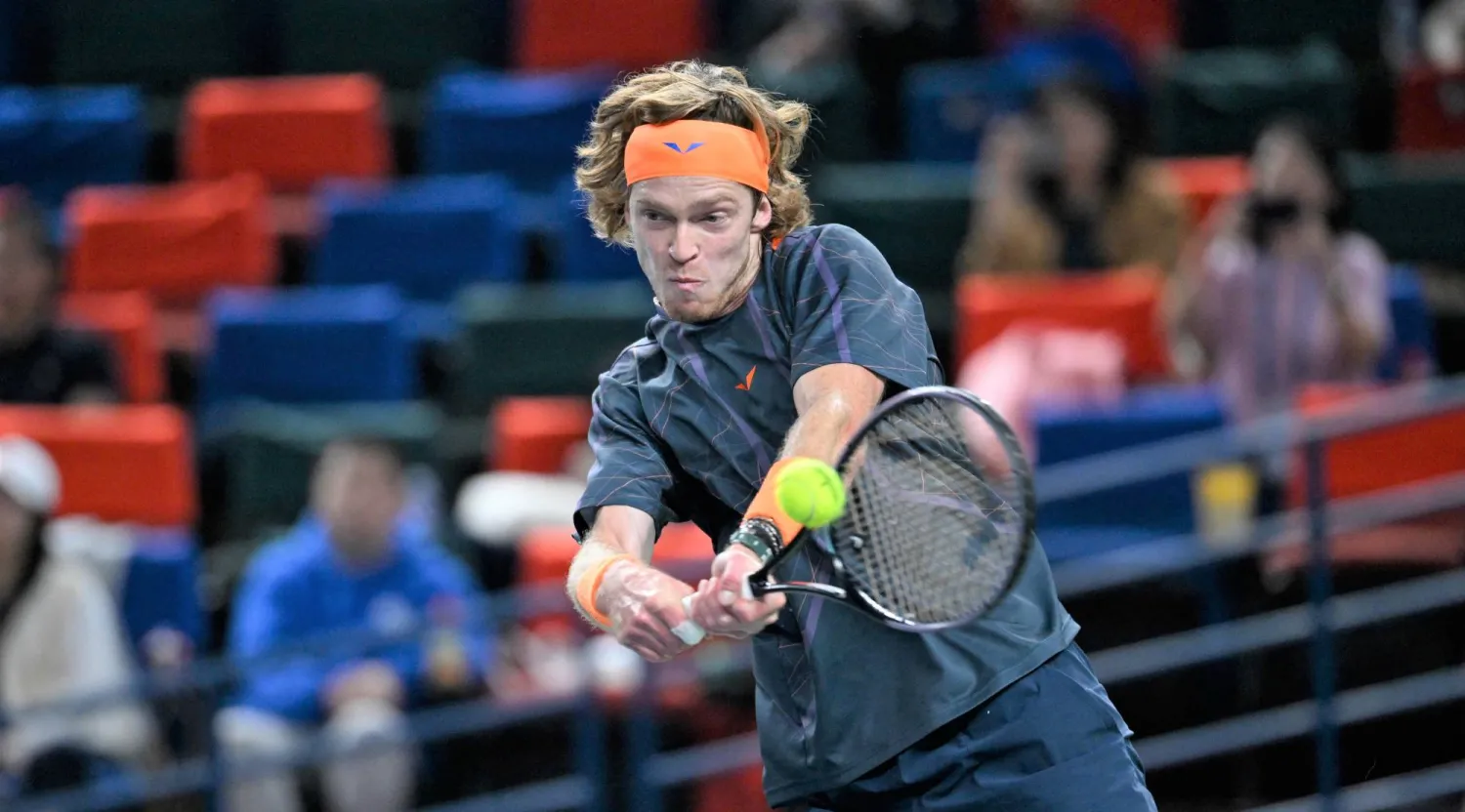 أندري روبليف أصبح أعلى اللاعبين المصنفين المتبقين في البطولة بعد خروج عدد كبير منهم (أ.ف.ب)