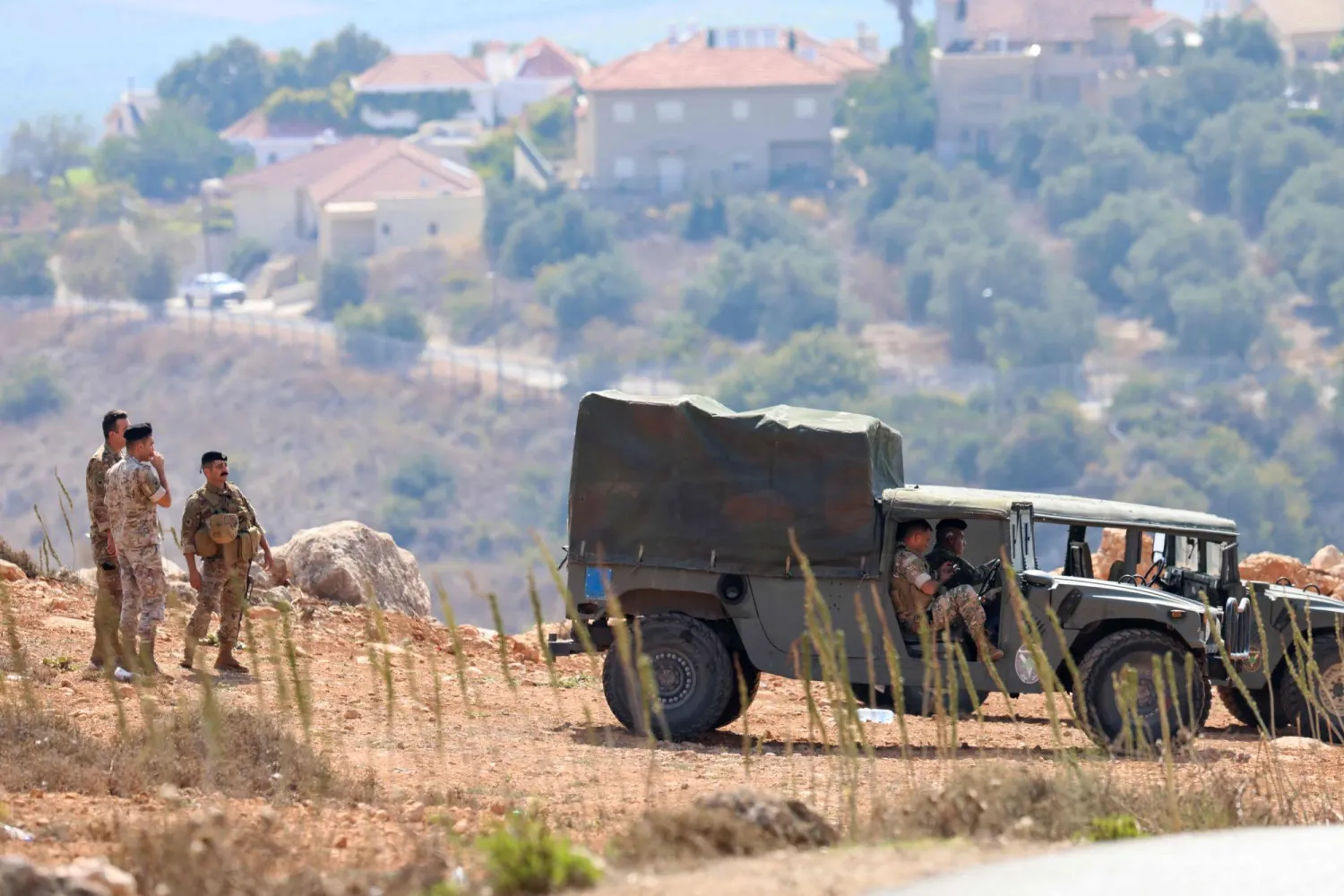 جنود لبنانيون في منطقة الخيام القريبة من الحدود مع إسرائيل (أ.ف.ب)
