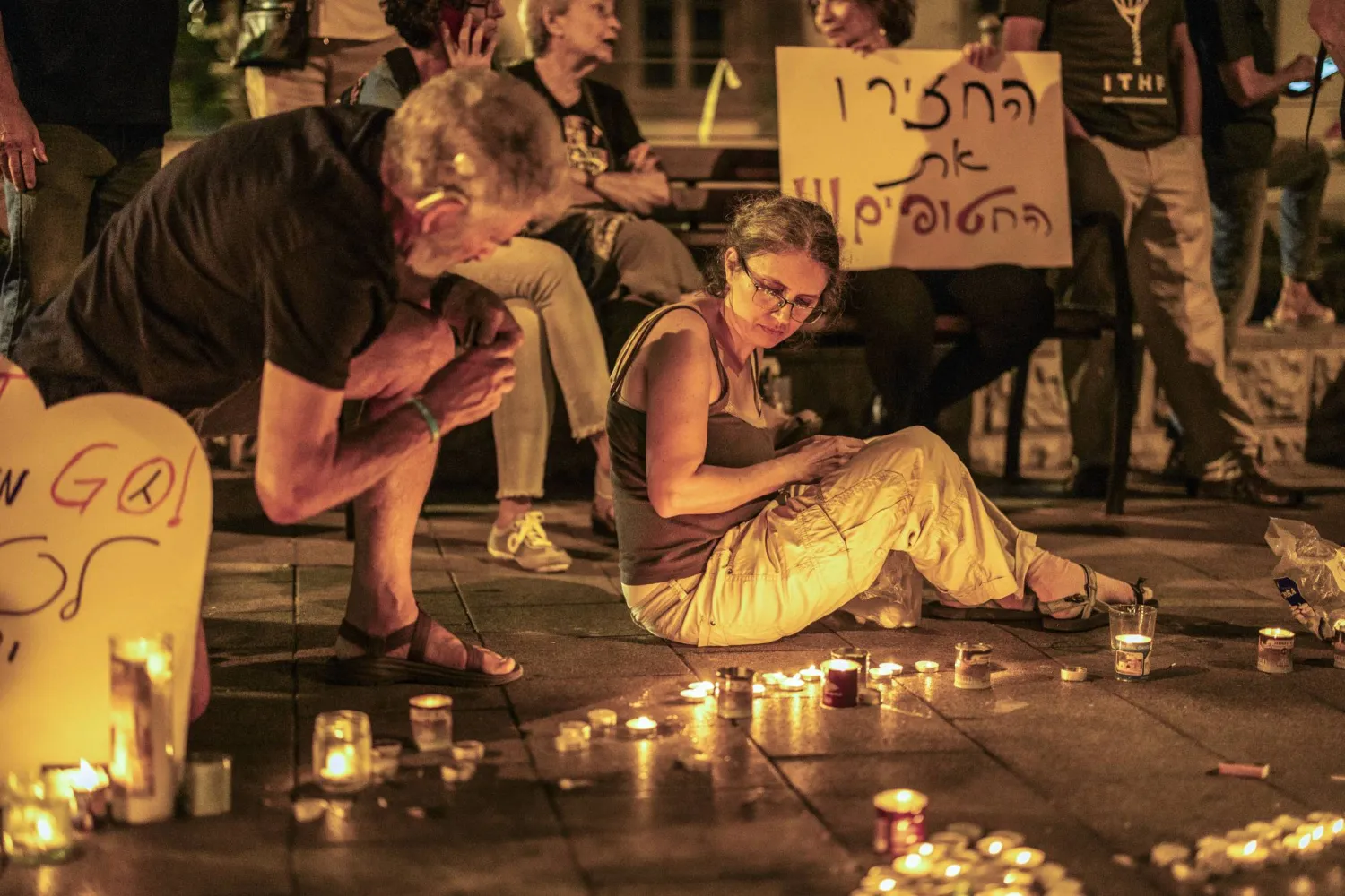 مظاهرة في تل أبيب تطالب باستقالة رئيس الوزراء الإسرائيلي بنيامين نتنياهو وإعادة الرهائن الموجودين لدى «حماس» (د.ب.أ)