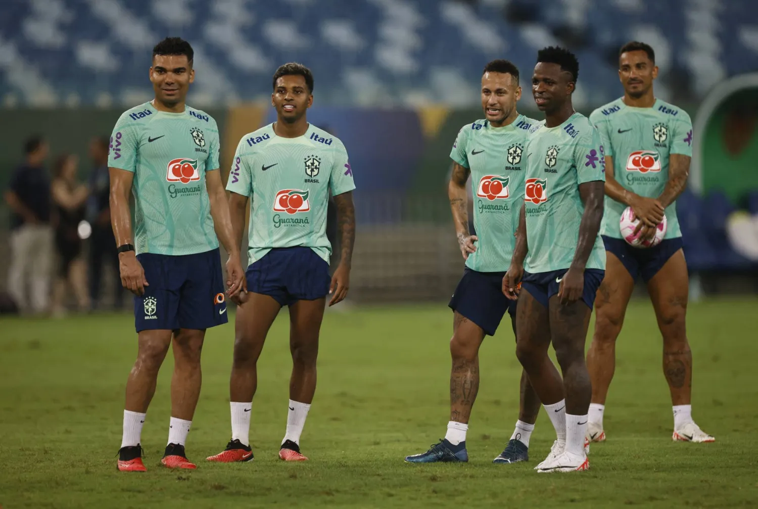 دانيلو خلال مشاركته في تدريبات البرازيل (رويترز)